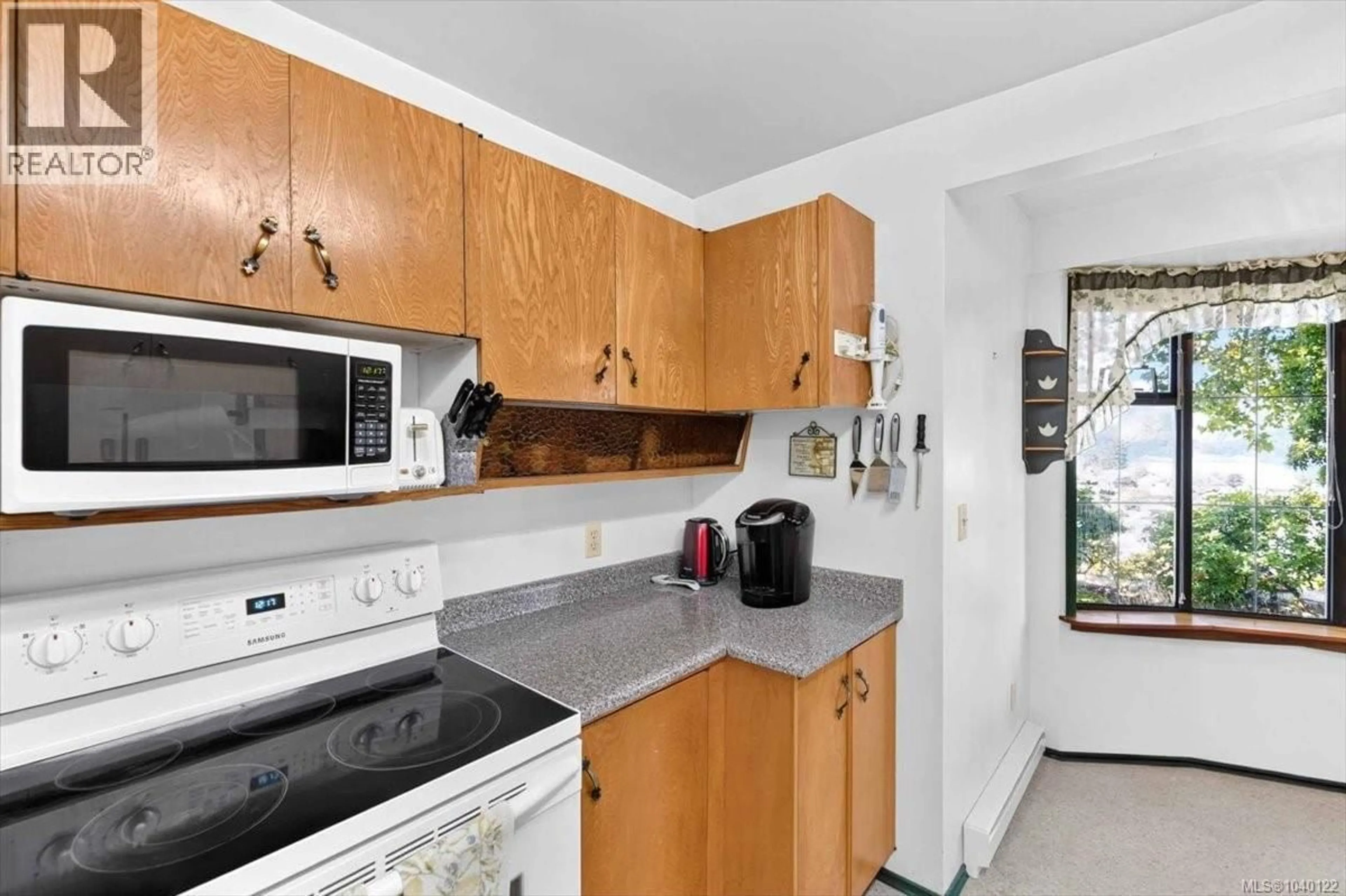 Standard kitchen, ceramic/tile floor for 2836 7TH AVENUE, Port Alberni British Columbia V9Y2J4