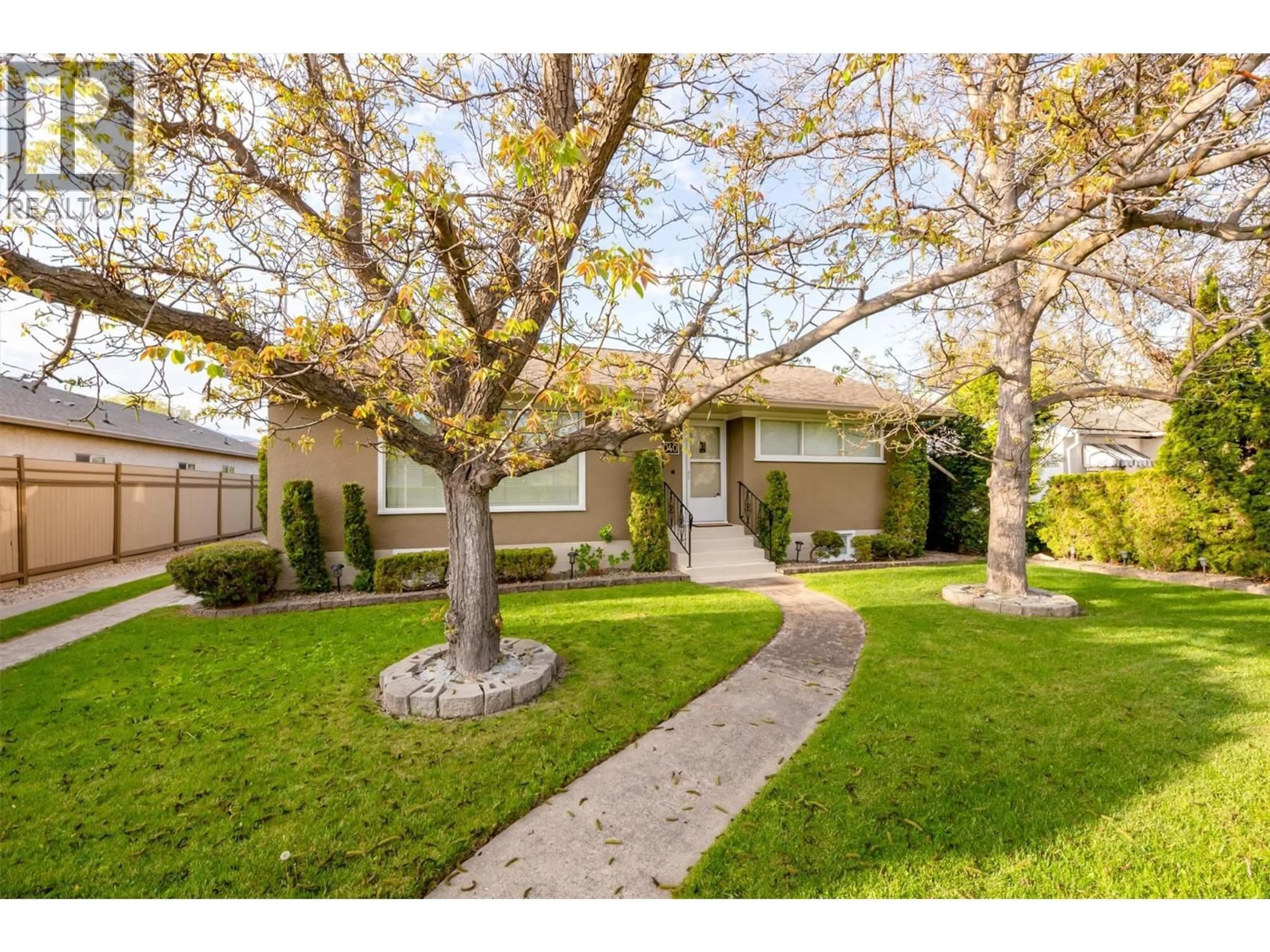 Home with vinyl exterior material, street for 1040 LAURIER AVENUE, Kelowna British Columbia V1Y6B1