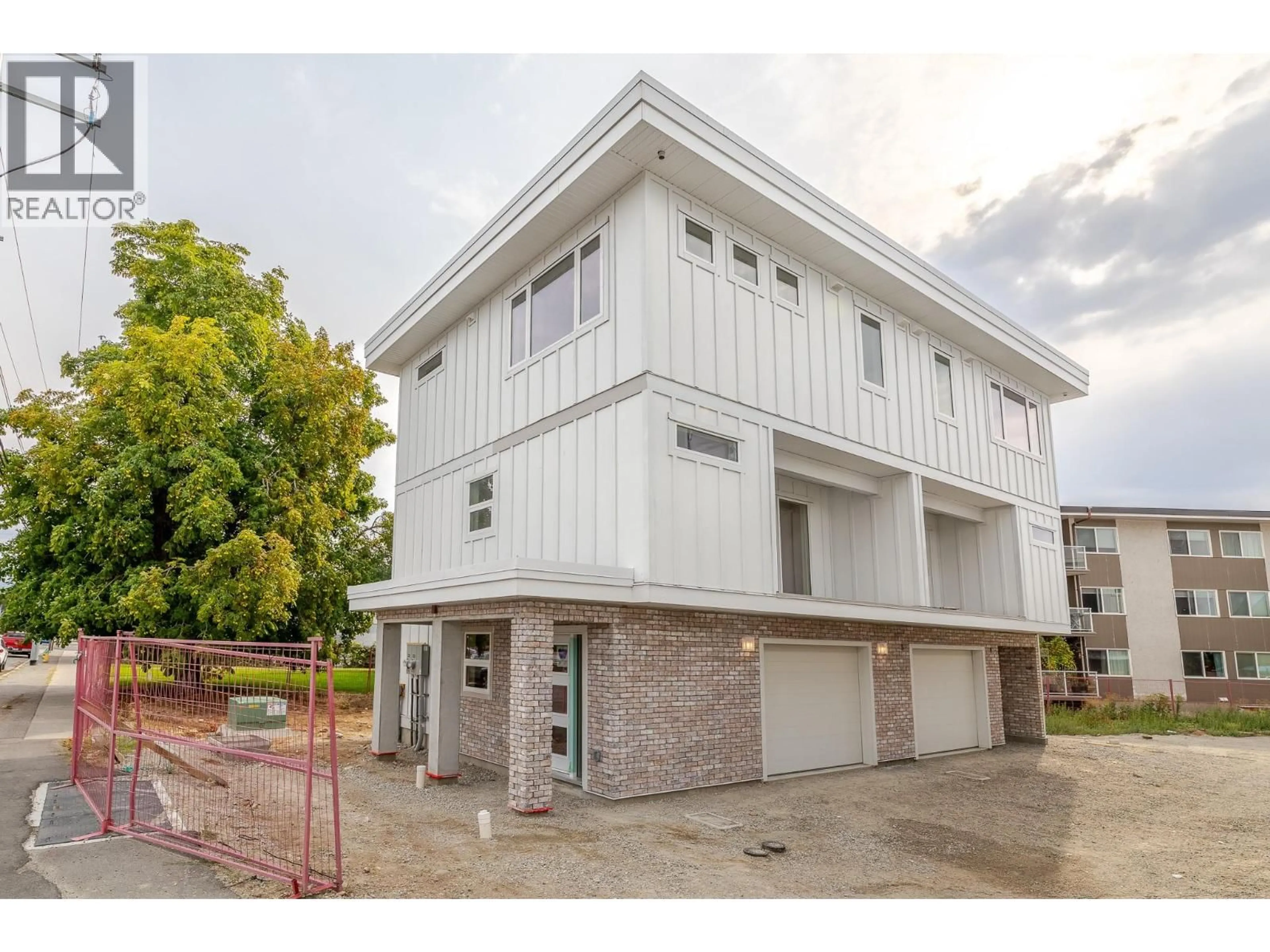 Home with vinyl exterior material, street for 101 - 783 WINNIPEG STREET, Penticton British Columbia V2A5N2