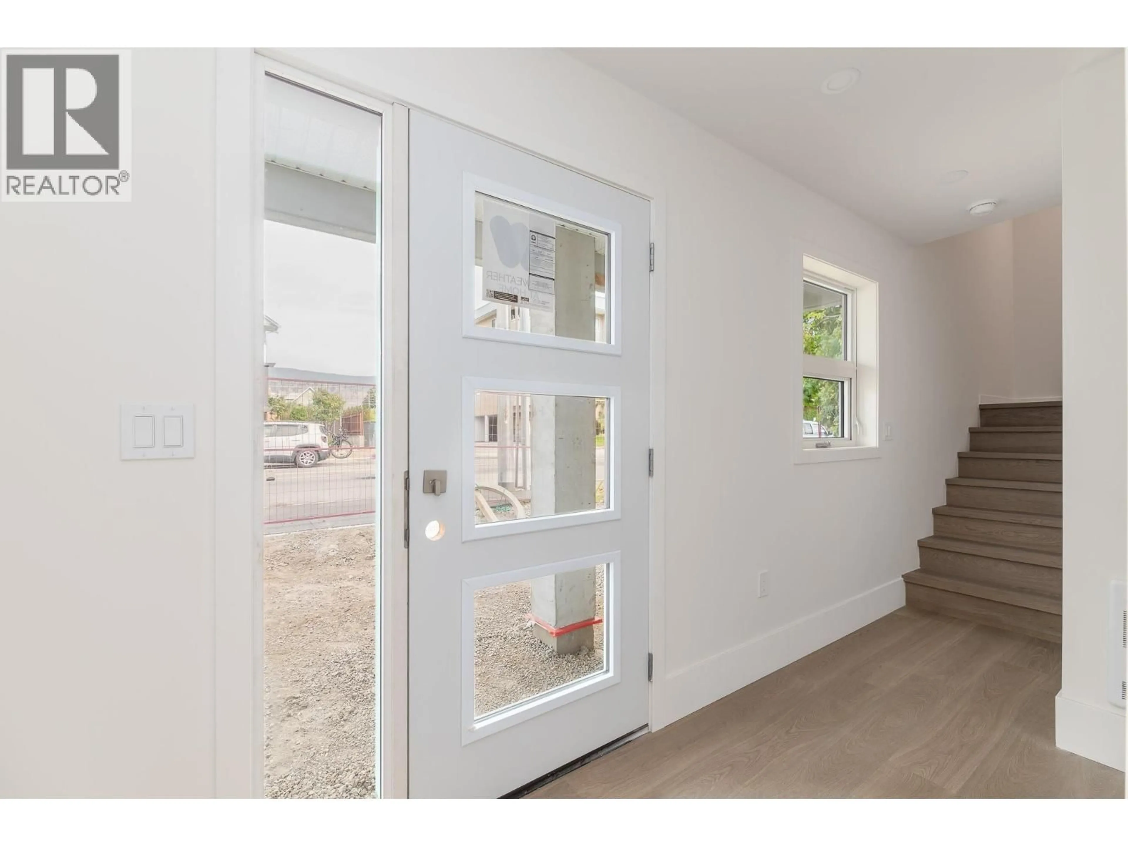 Indoor entryway for 101 - 783 WINNIPEG STREET, Penticton British Columbia V2A5N2