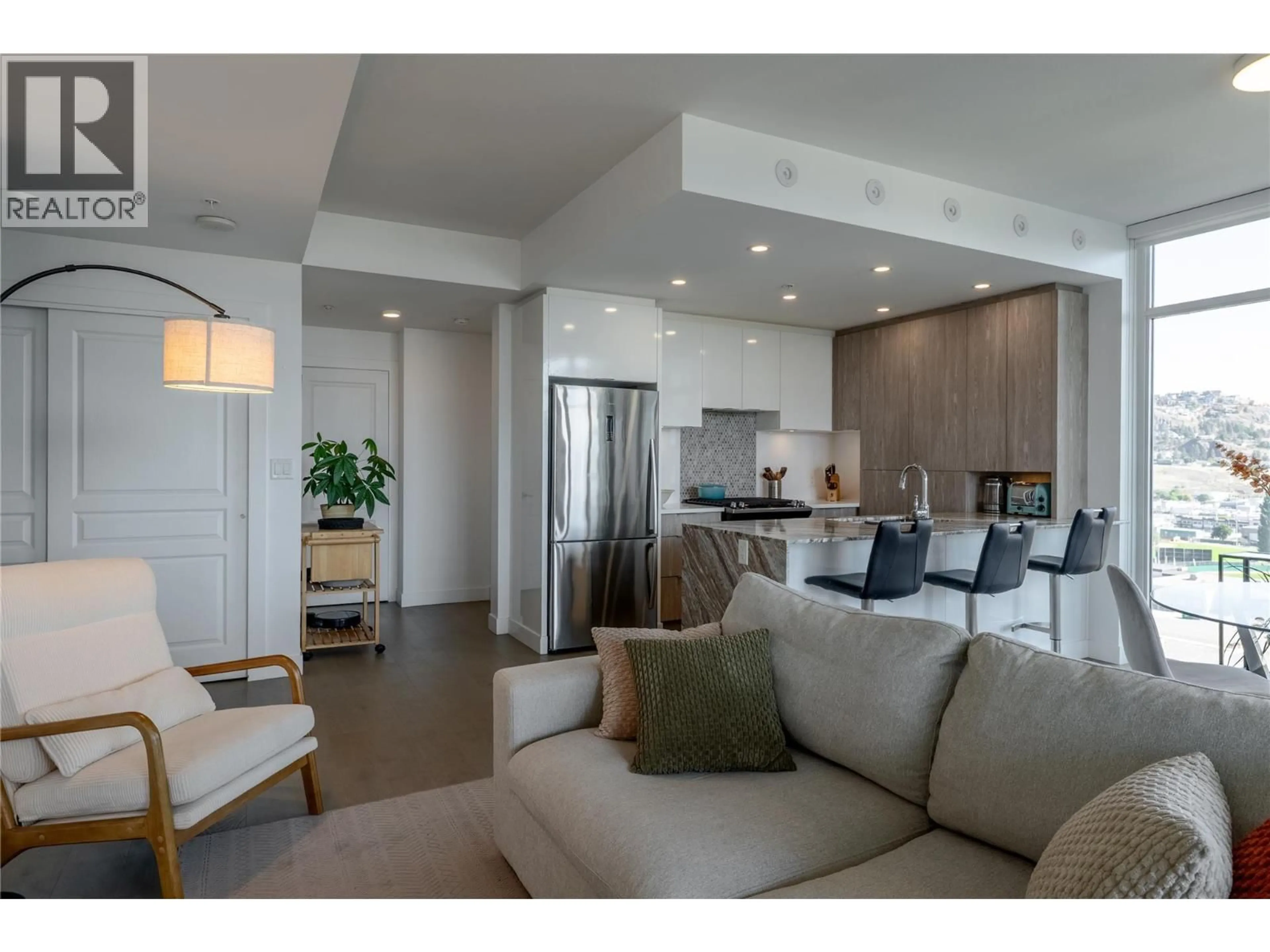 Living room with furniture, unknown for 1305 - 1151 SUNSET DRIVE, Kelowna British Columbia V1Y9Z5