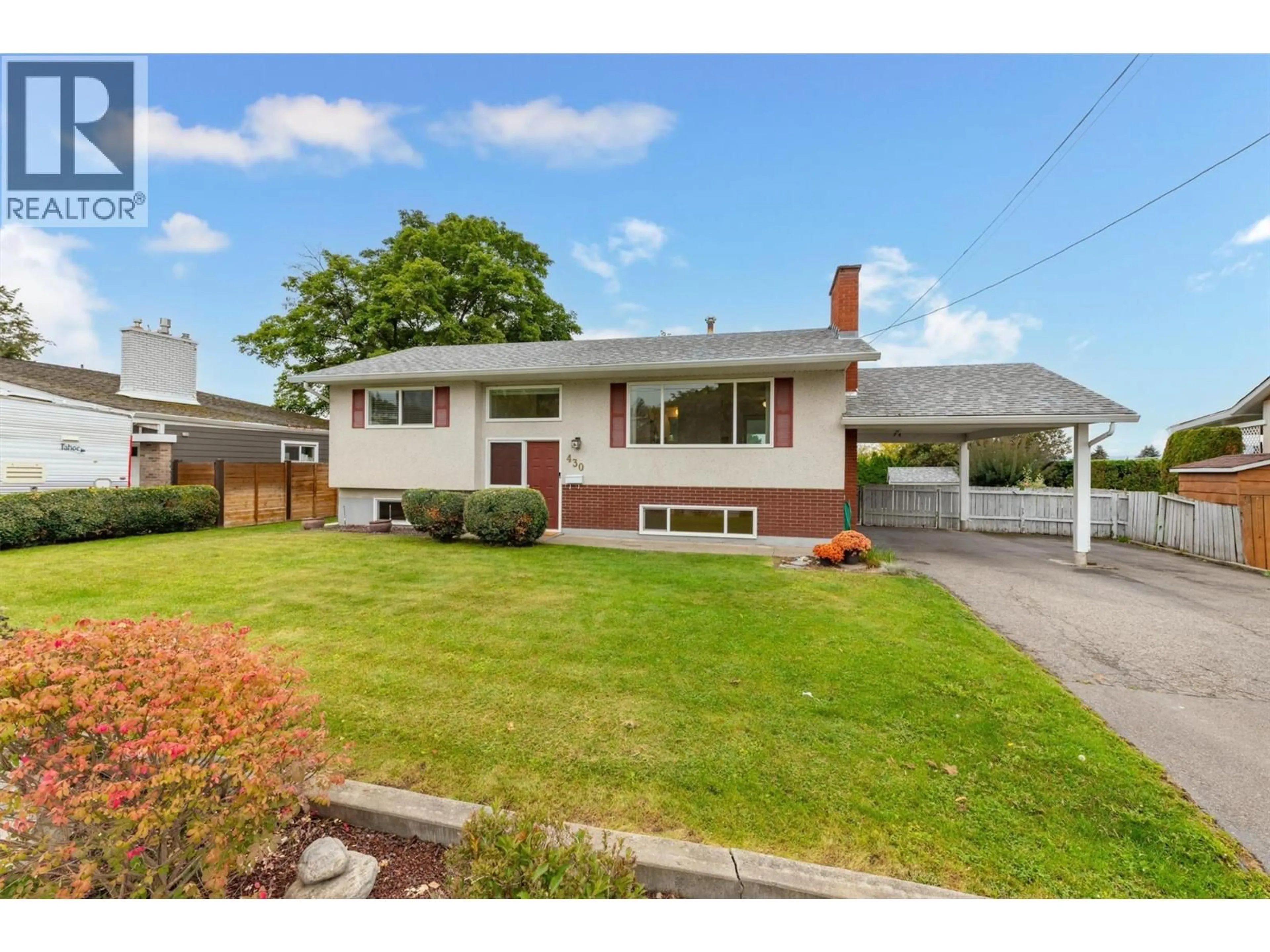 Home with vinyl exterior material, street for 430 PERTH ROAD, Kelowna British Columbia V1X3R4