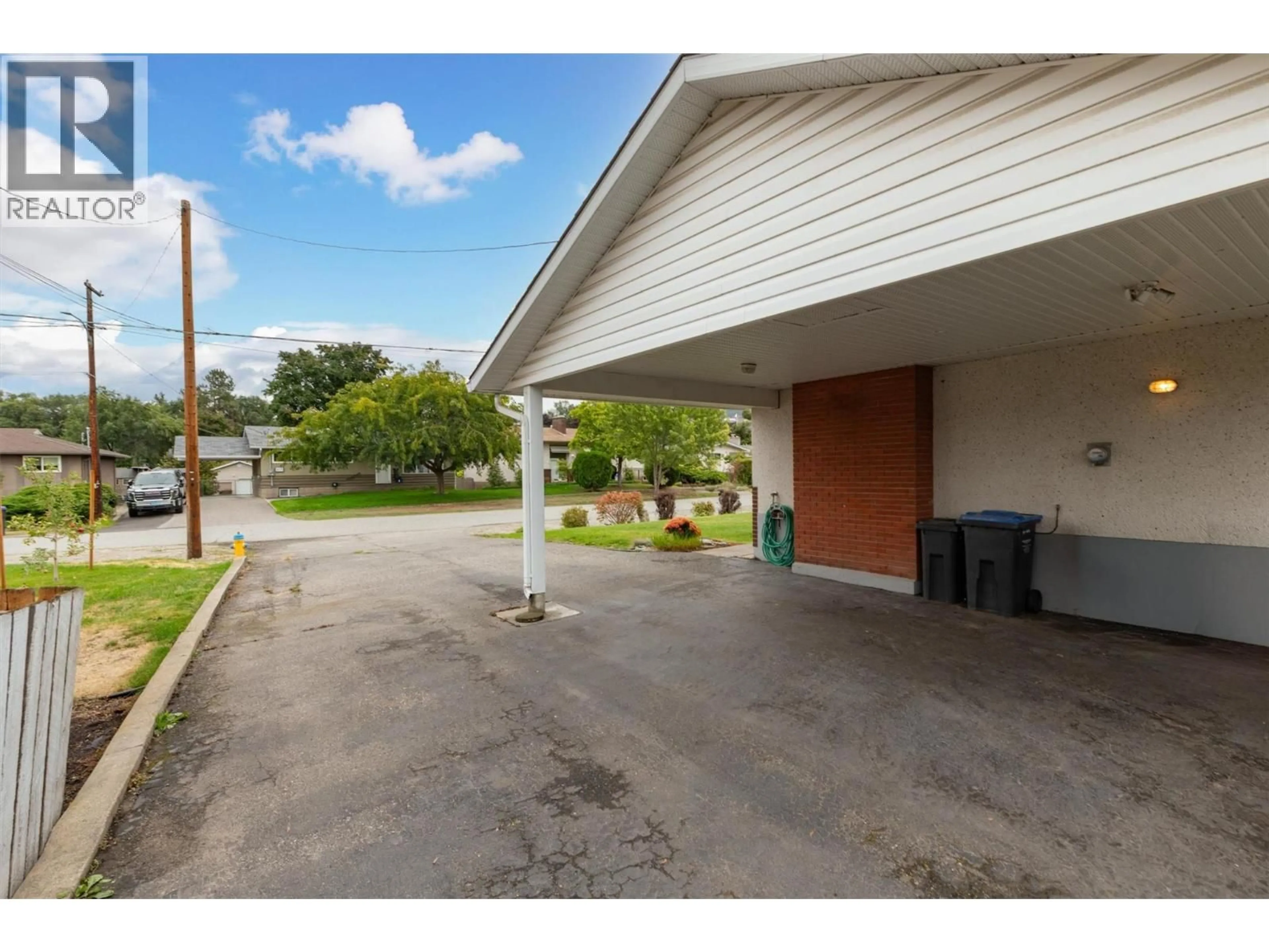 Indoor garage for 430 PERTH ROAD, Kelowna British Columbia V1X3R4
