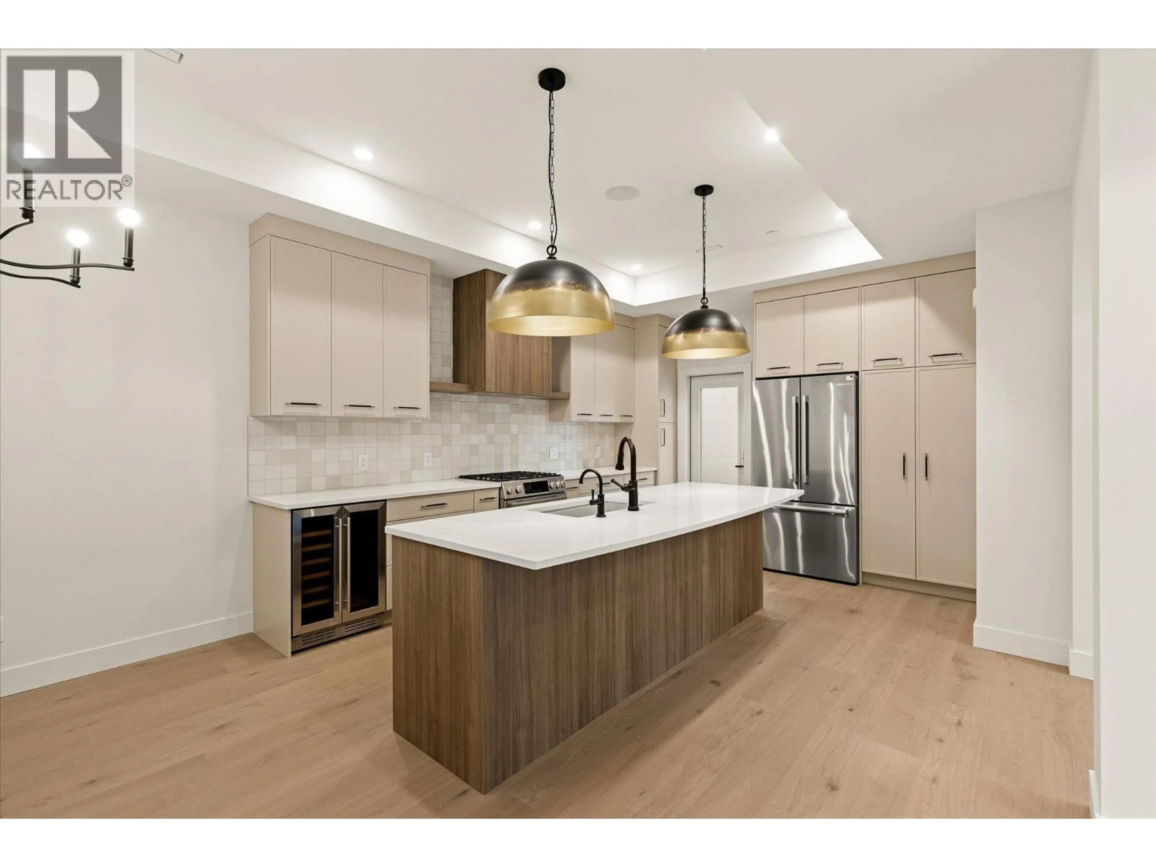 Open concept kitchen, wood/laminate floor for 3 - 2435 TAYLOR CRESCENT, Kelowna British Columbia V1Y1L9