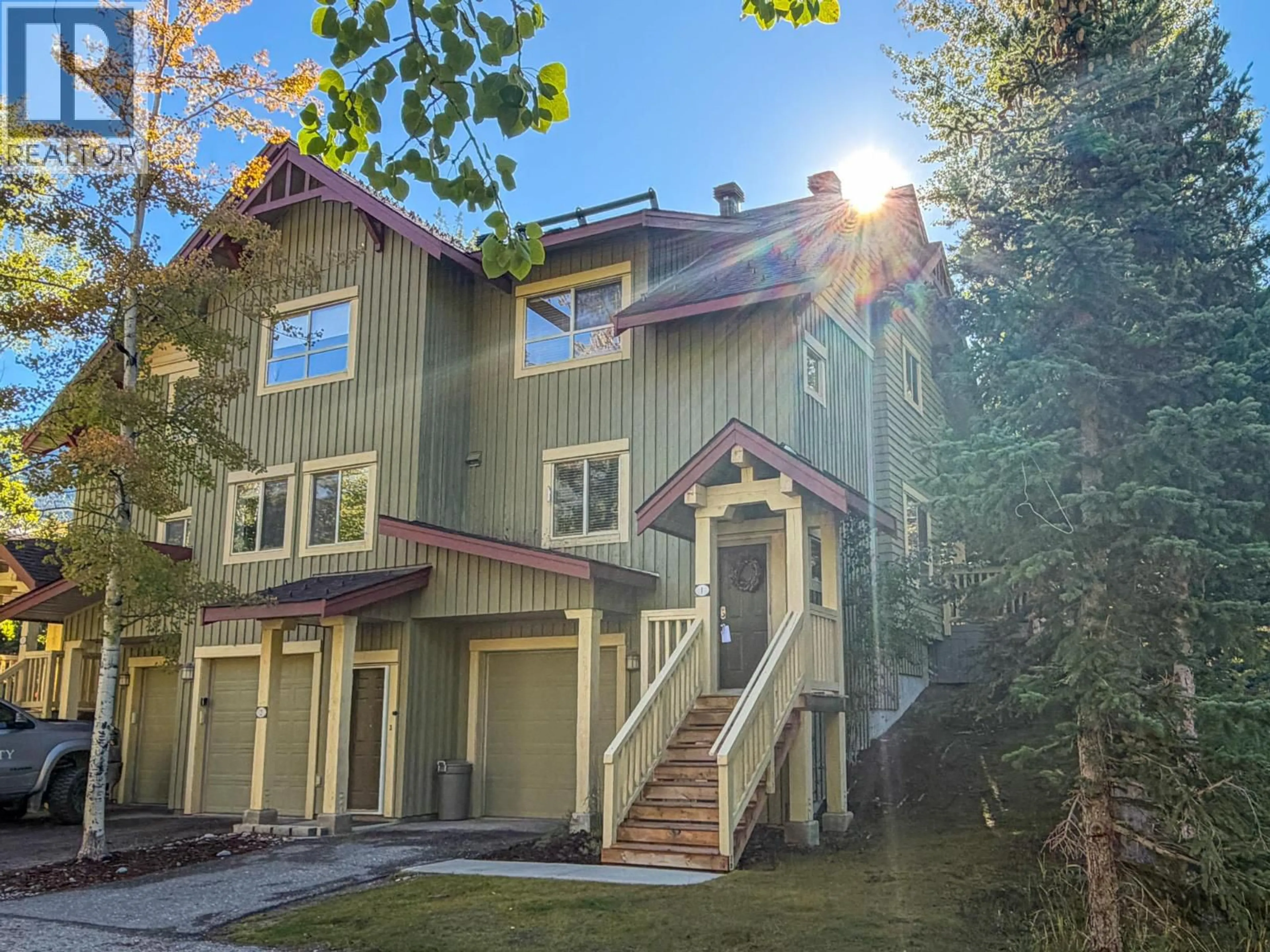 Home with vinyl exterior material, street for 1 - 2025 GREYWOLF DRIVE, Panorama British Columbia V0A1T0