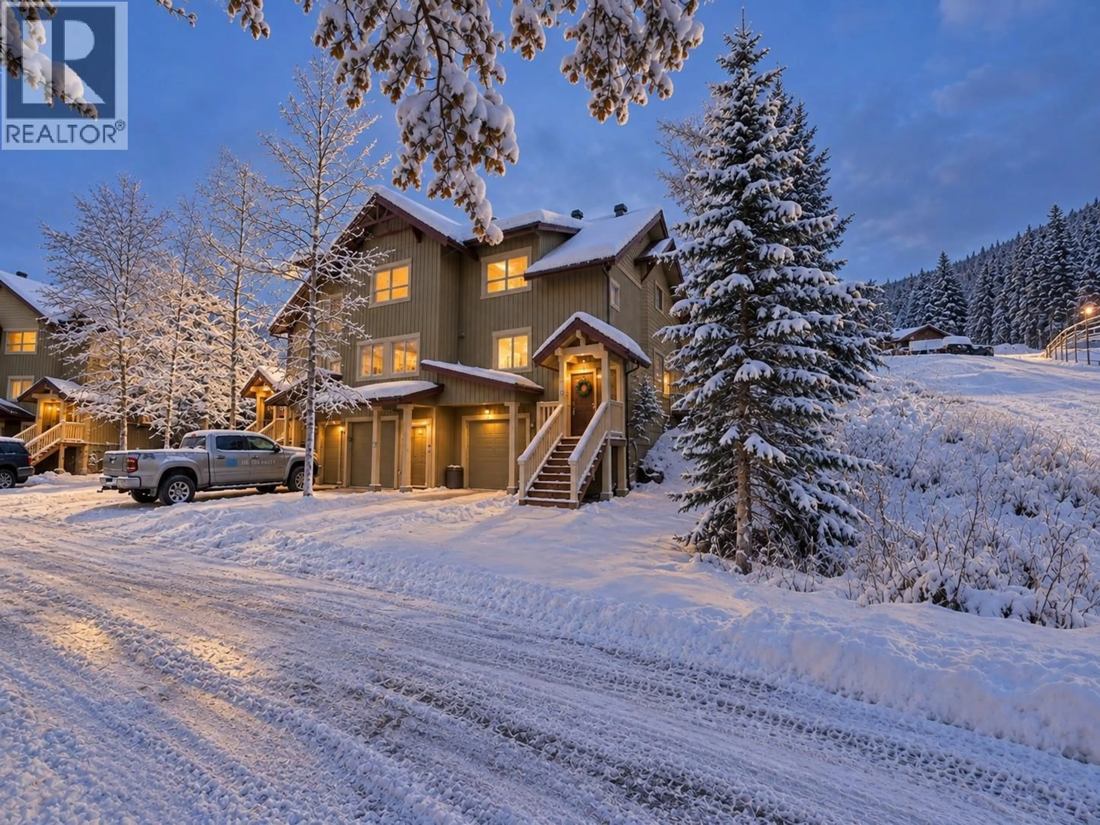 Indoor foyer for 1 - 2025 GREYWOLF DRIVE, Panorama British Columbia V0A1T0