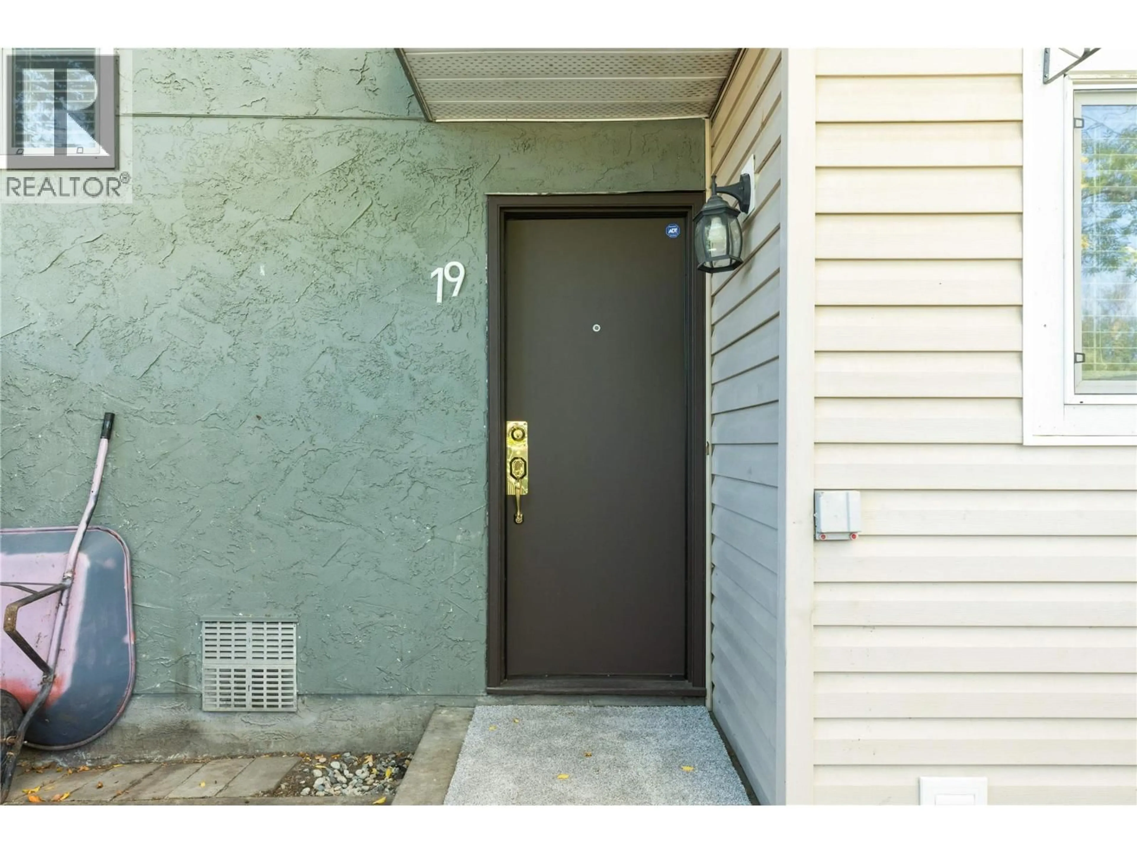 Indoor entryway for 19 - 1809 40 AVENUE, Vernon British Columbia V1T7X4