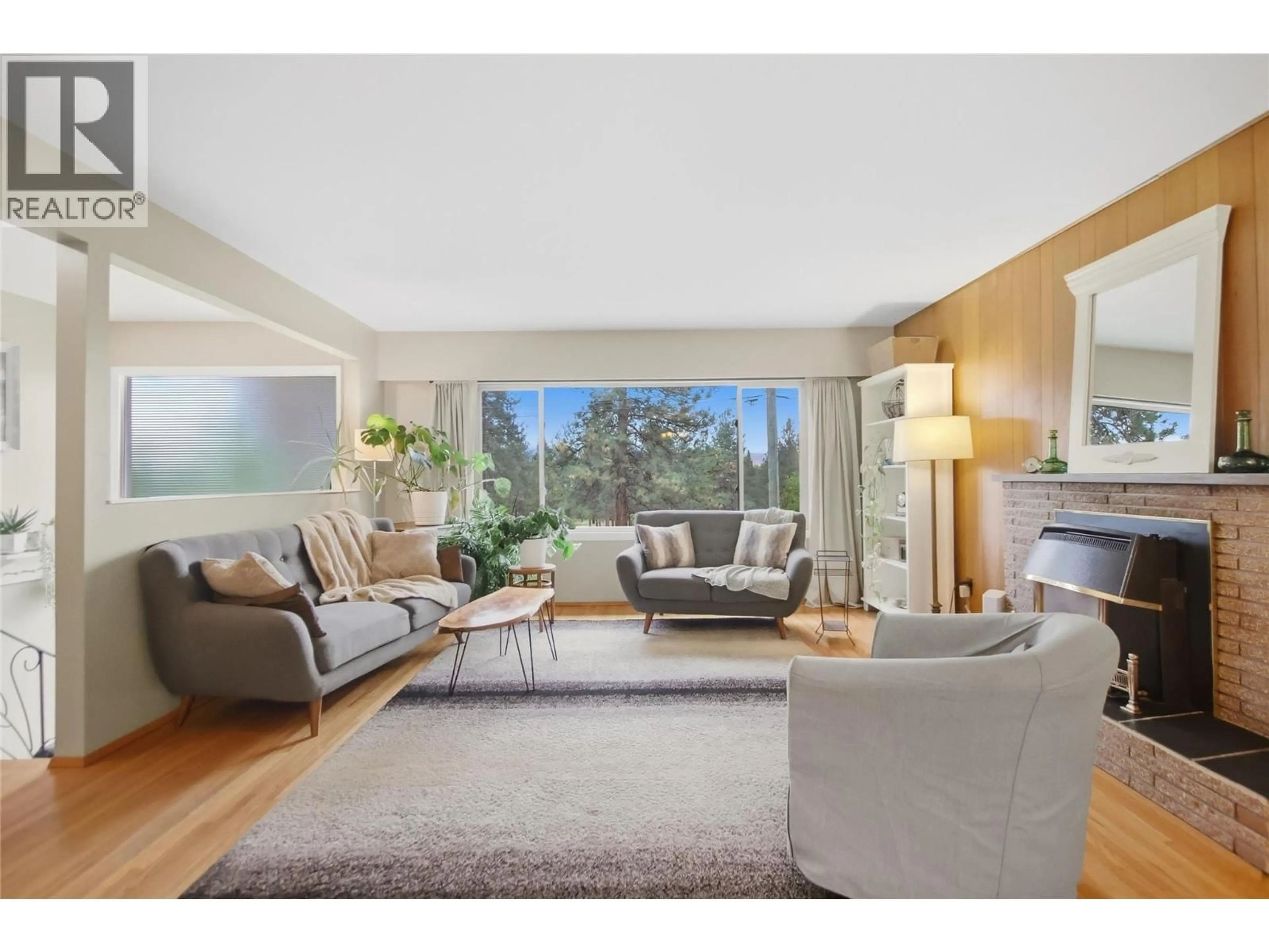 Living room with furniture, wood/laminate floor for 2175 MUNRO CRESCENT, Merritt British Columbia V1K1H7