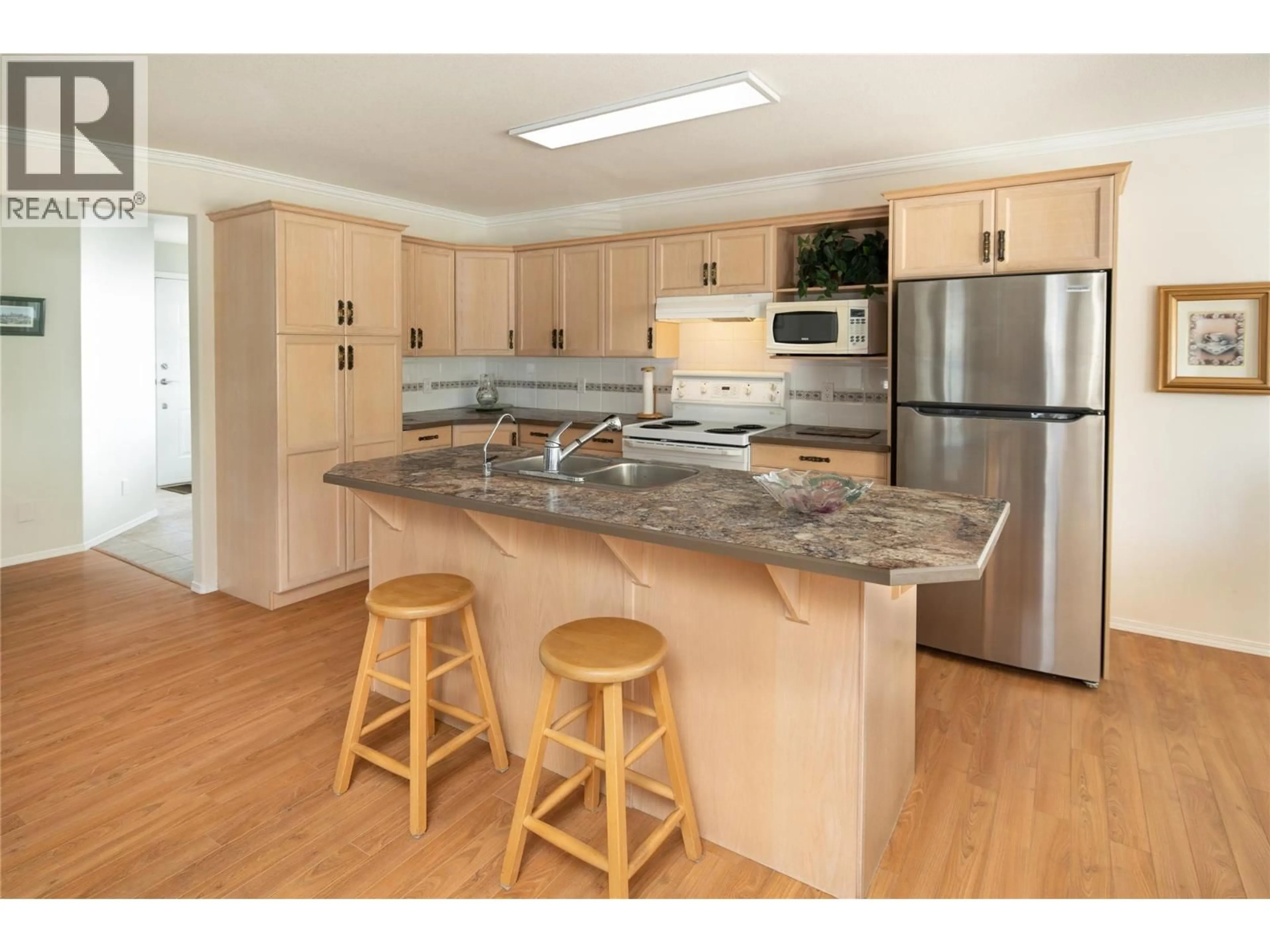 Standard kitchen, wood/laminate floor for 140 - 3788 BIRD PLACE, Kelowna British Columbia V1W4T3