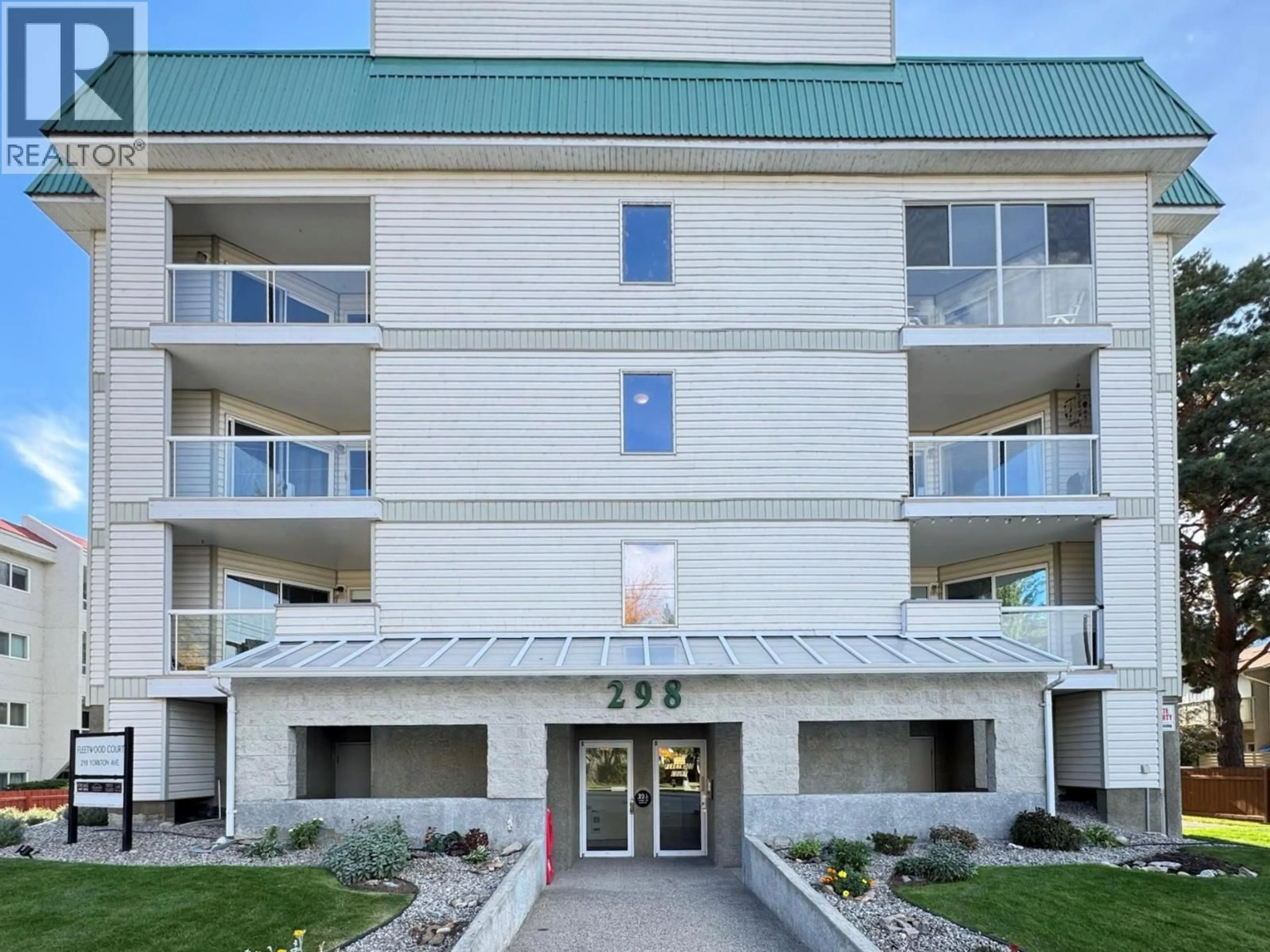 Indoor foyer for 109 - 298 YORKTON AVENUE, Penticton British Columbia V2A3V5