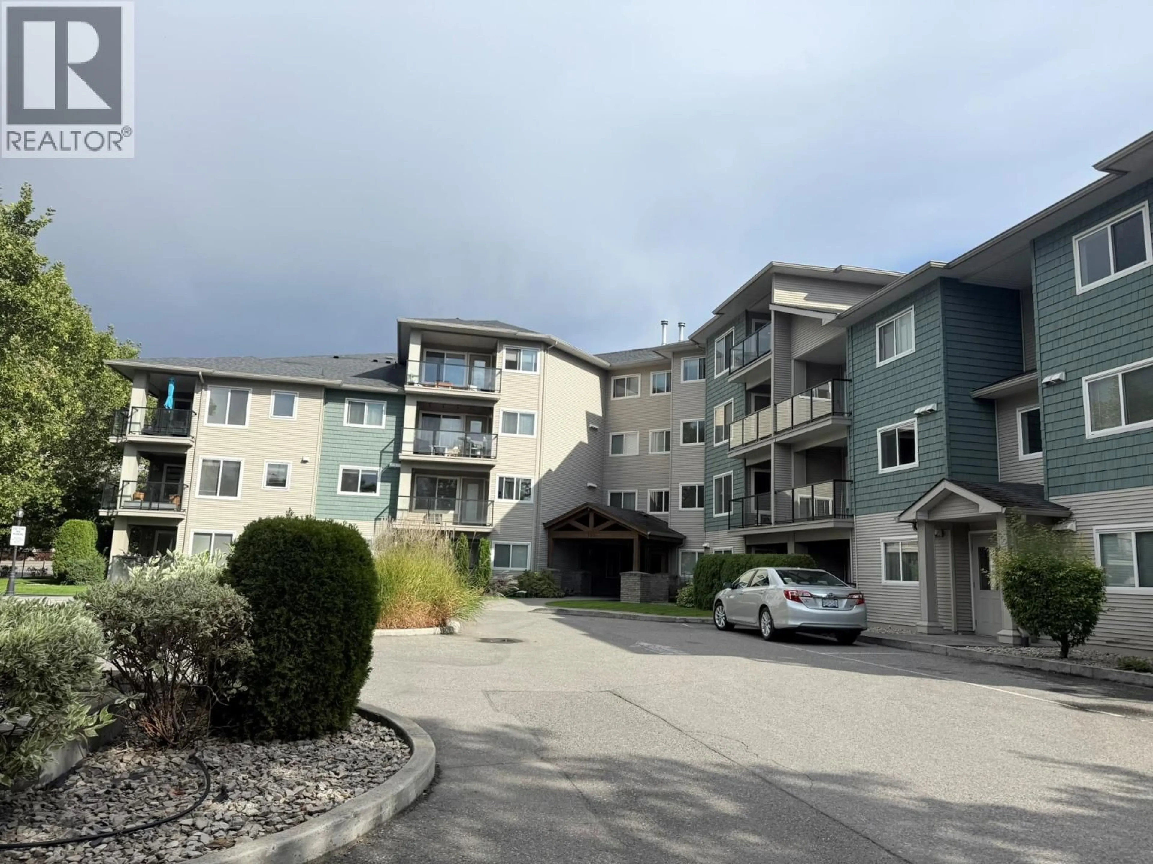 A pic from outside/outdoor area/front of a property/back of a property/a pic from drone, mountain view for 406 - 135 ZIPRICK ROAD, Kelowna British Columbia V1X8B2
