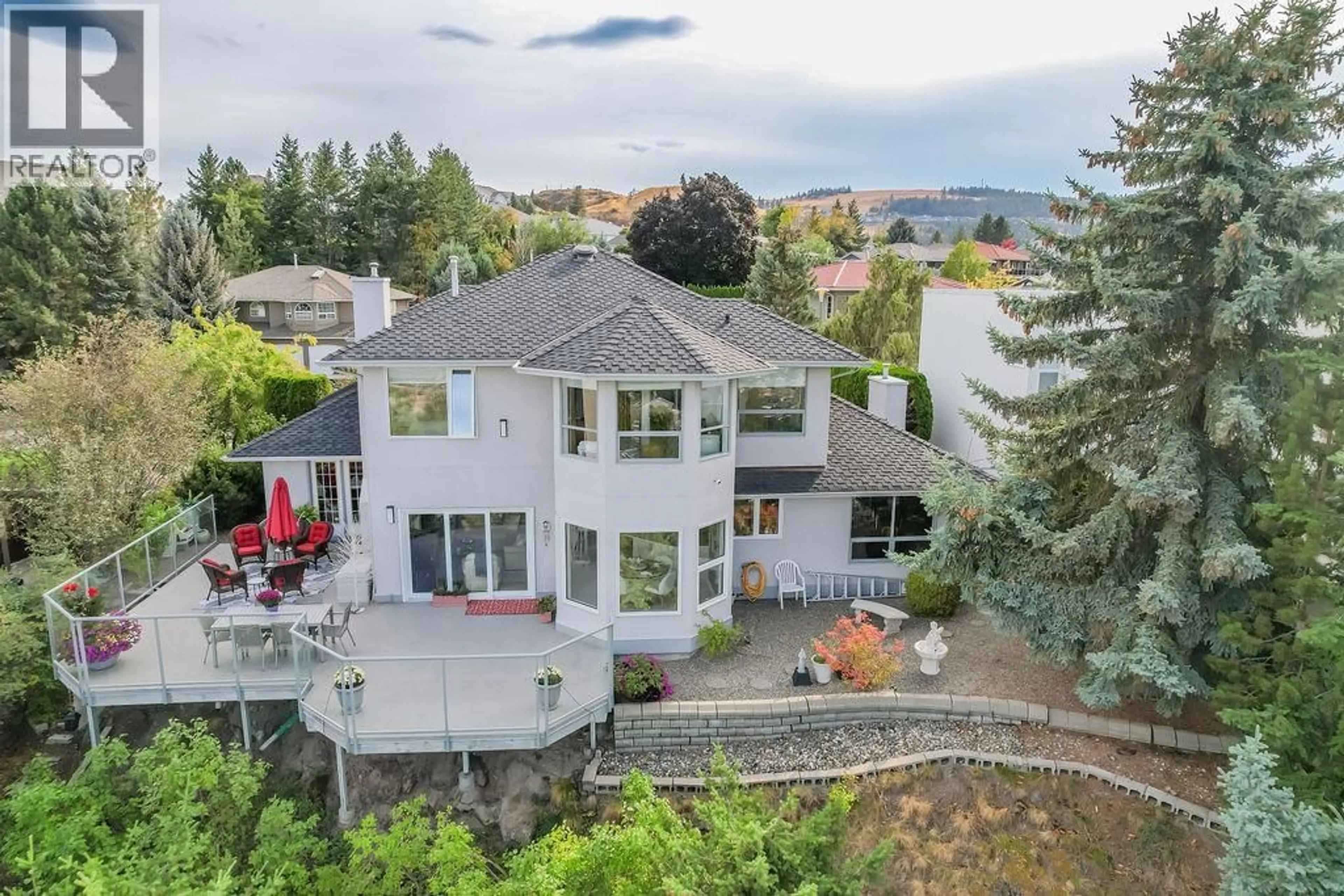 A pic from outside/outdoor area/front of a property/back of a property/a pic from drone, water/lake/river/ocean view for 1980 THE PINNACLES OTHER, Kamloops British Columbia V2E2L3