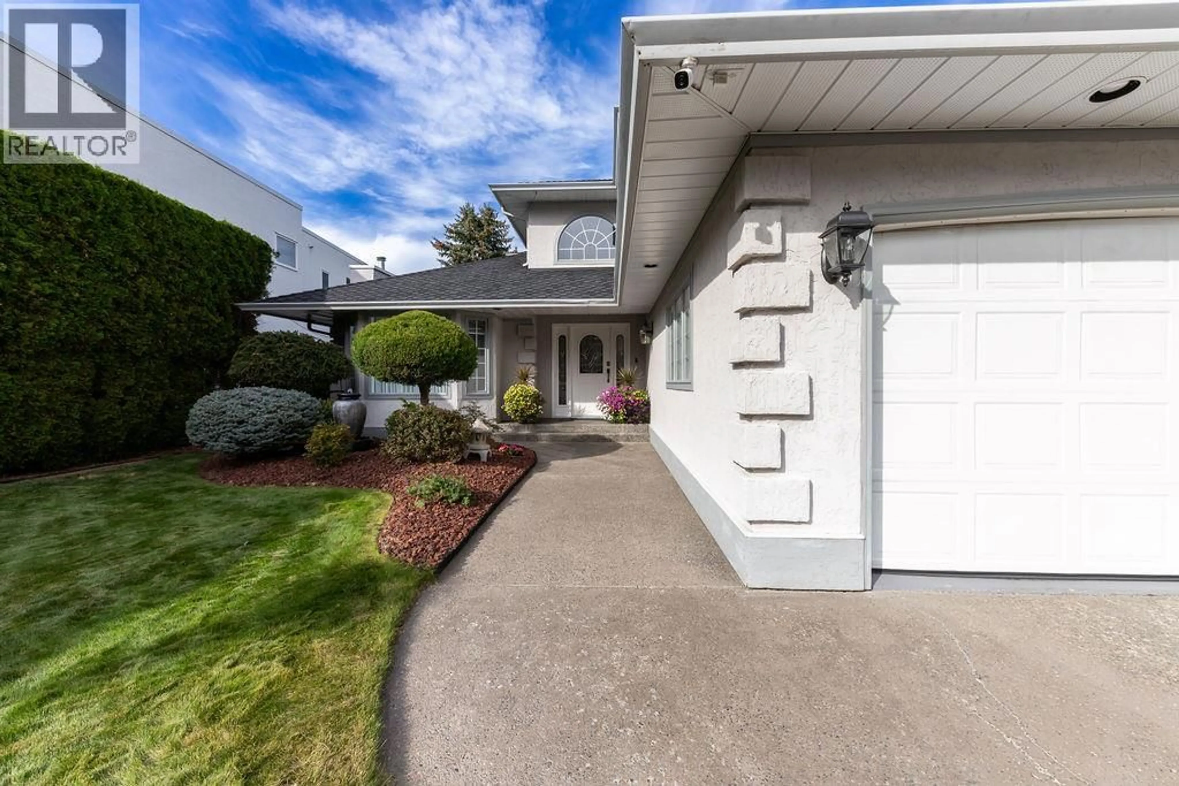Home with vinyl exterior material, street for 1980 THE PINNACLES OTHER, Kamloops British Columbia V2E2L3