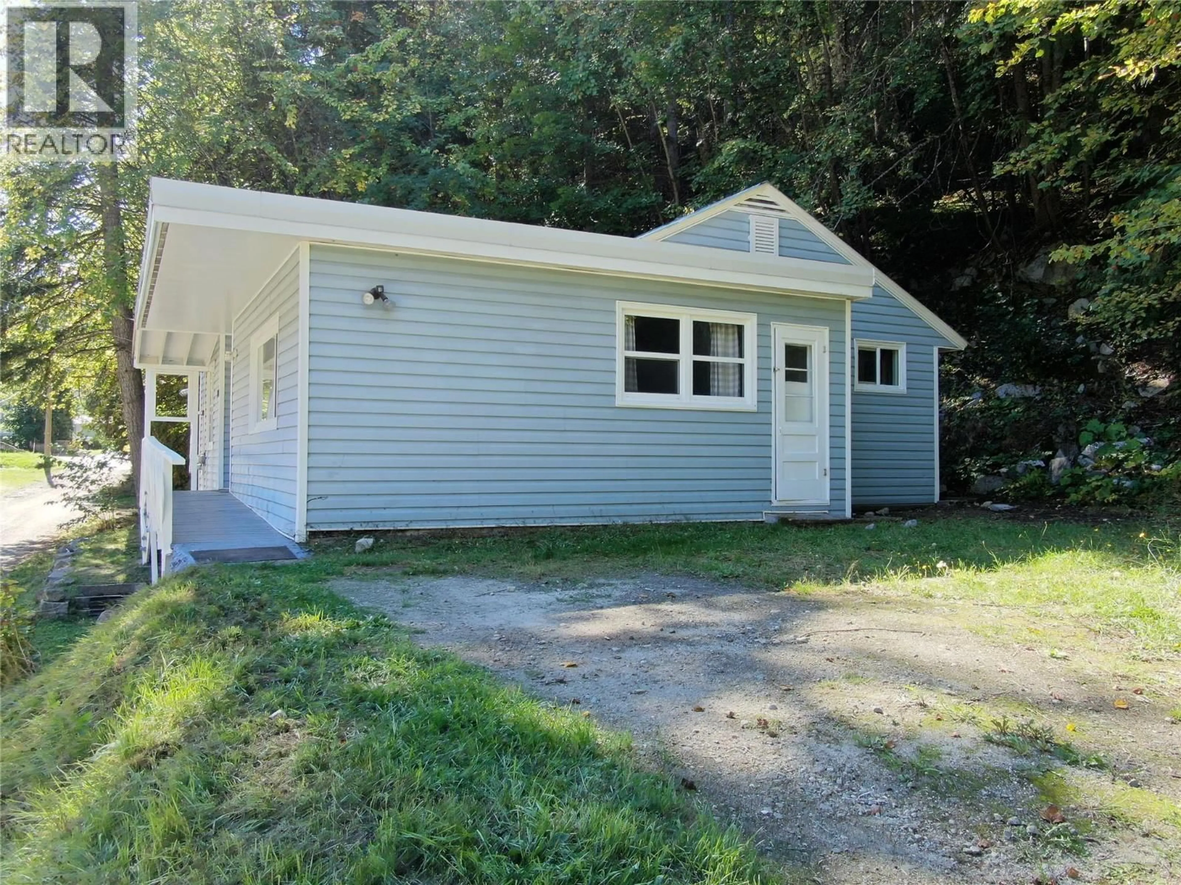 Home with vinyl exterior material, street for 1802 PERRIER ROAD, Nelson British Columbia V1L6Y8