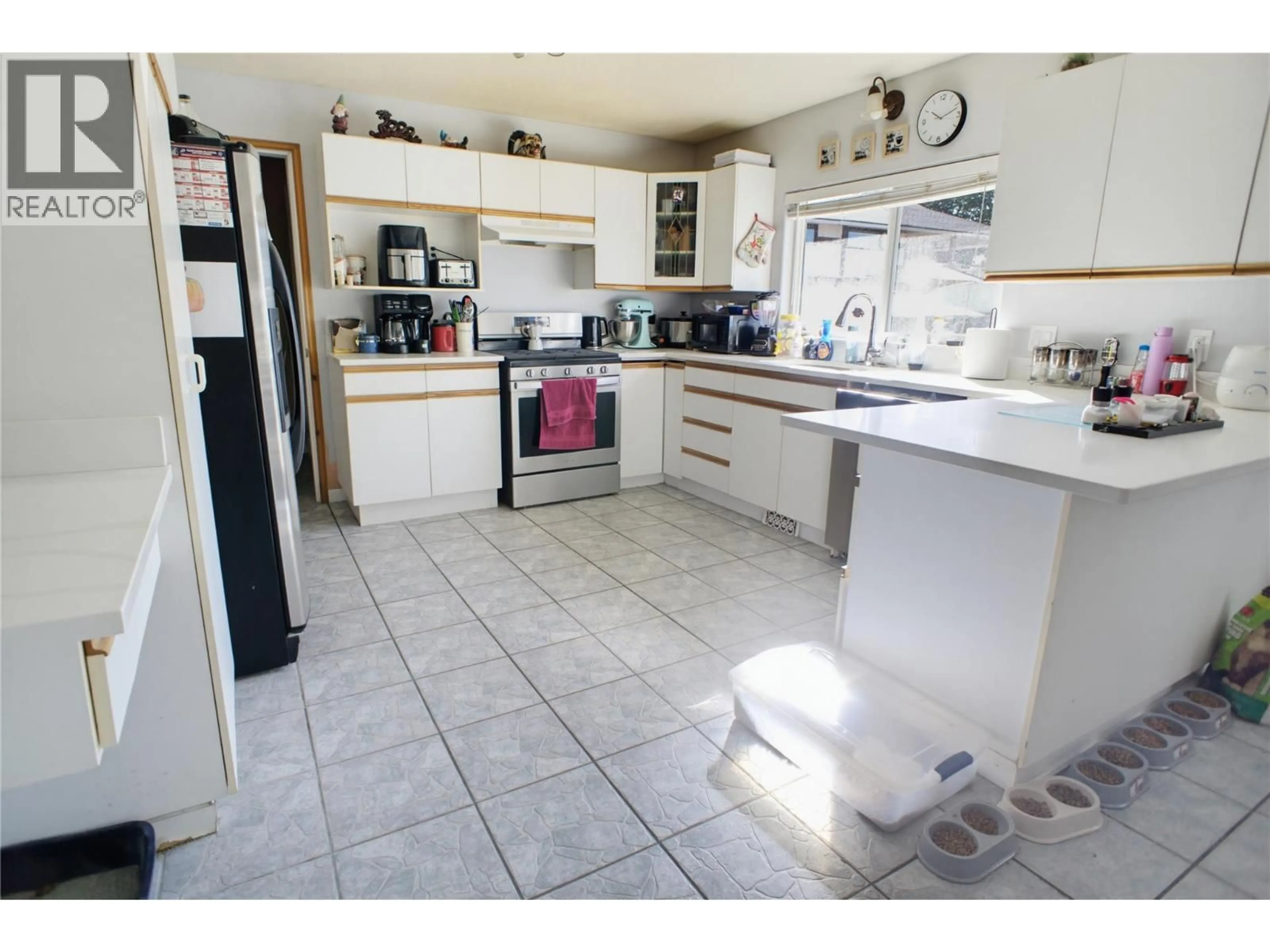 Standard kitchen, ceramic/tile floor for 1302 CORNWALL STREET, Kamloops British Columbia V2B2T4