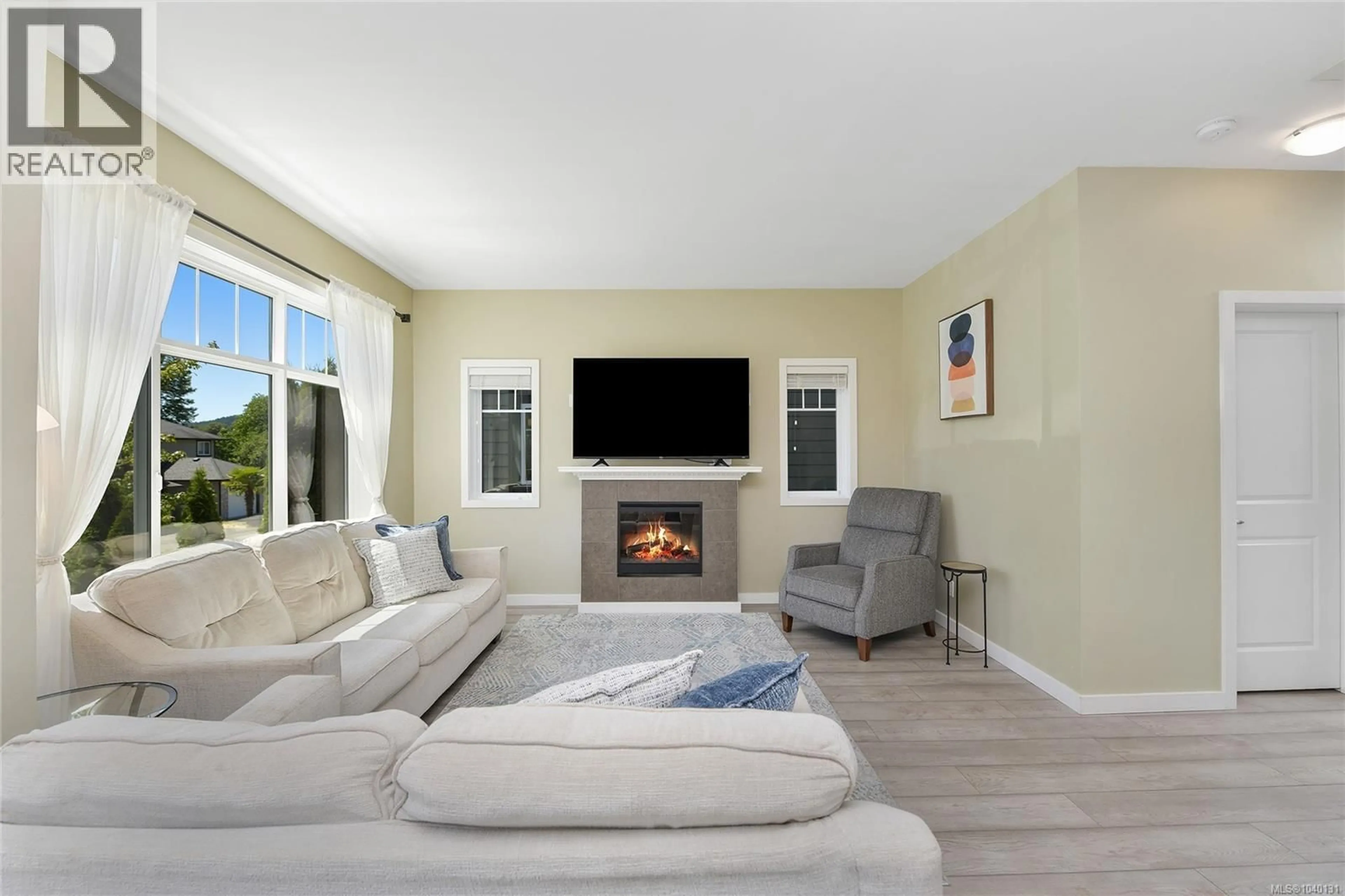 Living room with furniture, unknown for 992 FIREHALL CREEK ROAD, Langford British Columbia V9C0A2