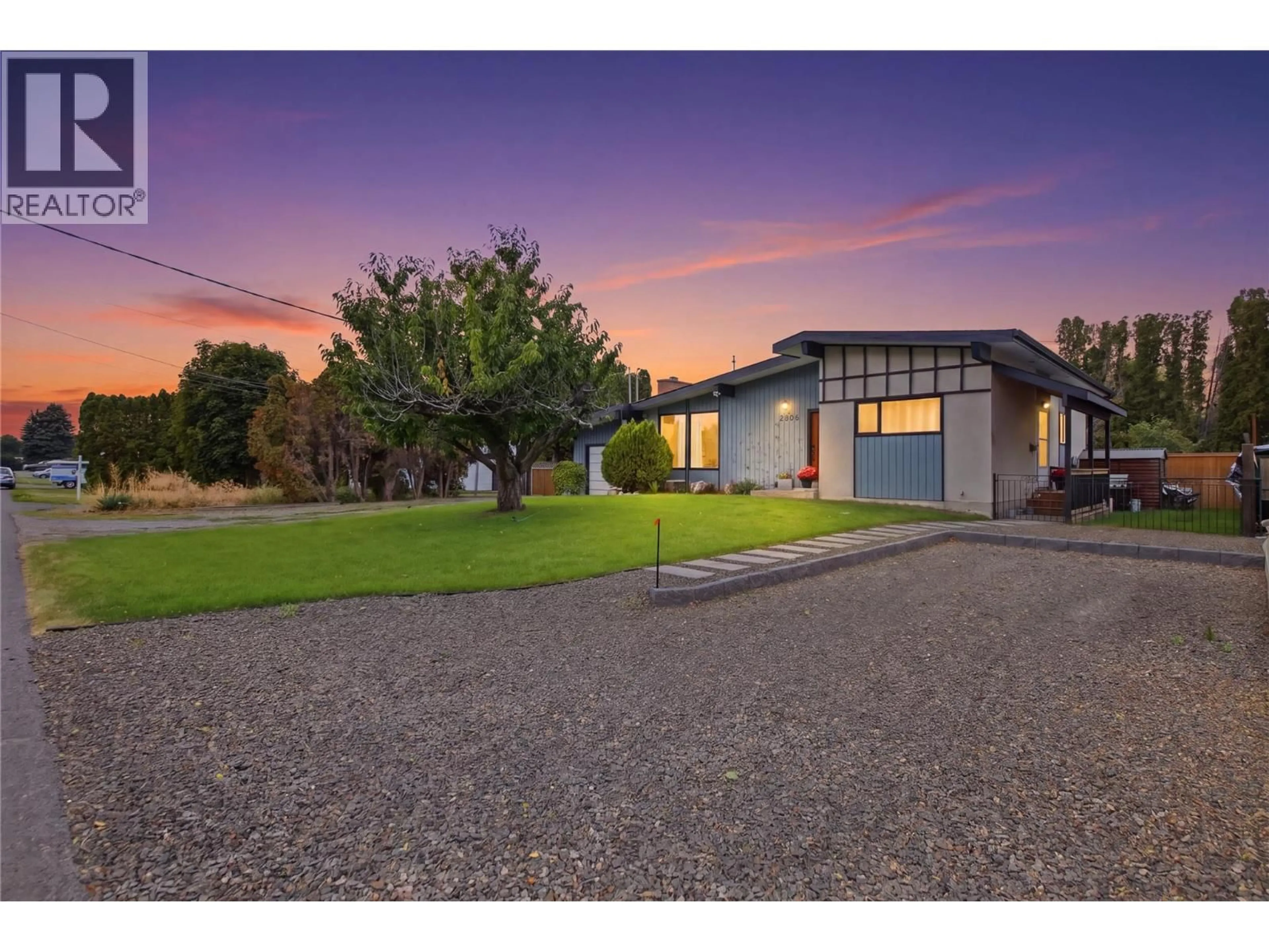 A pic from outside/outdoor area/front of a property/back of a property/a pic from drone, street for 2306 GREENFIELD AVENUE, Kamloops British Columbia V2B4P4