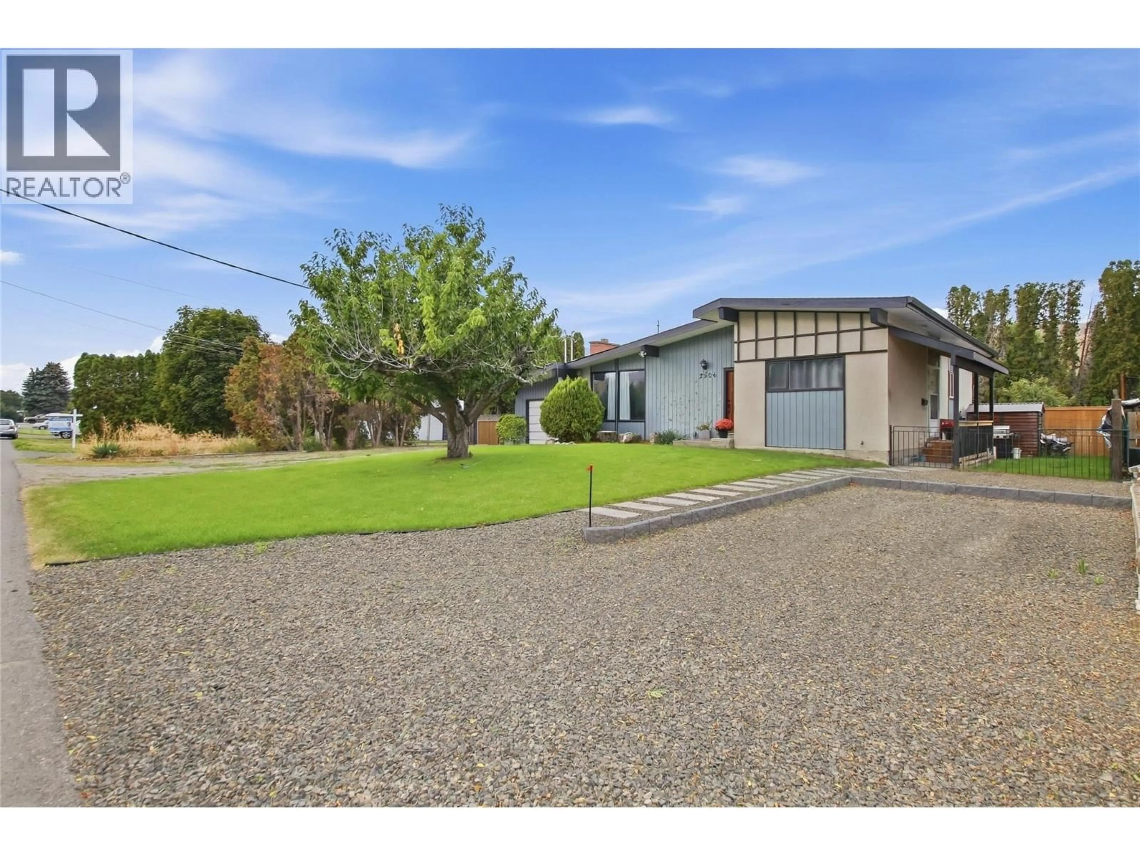 A pic from outside/outdoor area/front of a property/back of a property/a pic from drone, street for 2306 GREENFIELD AVENUE, Kamloops British Columbia V2B4P4