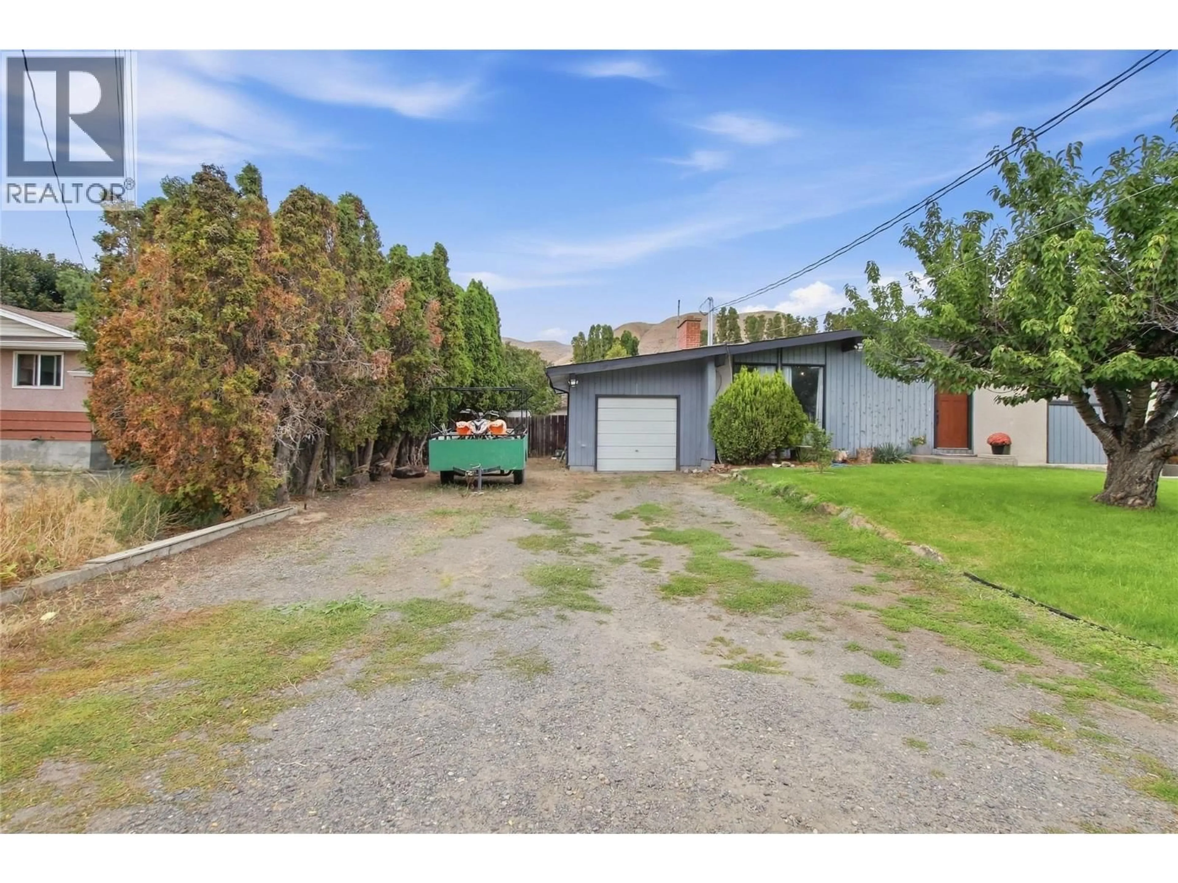 A pic from outside/outdoor area/front of a property/back of a property/a pic from drone, street for 2306 GREENFIELD AVENUE, Kamloops British Columbia V2B4P4