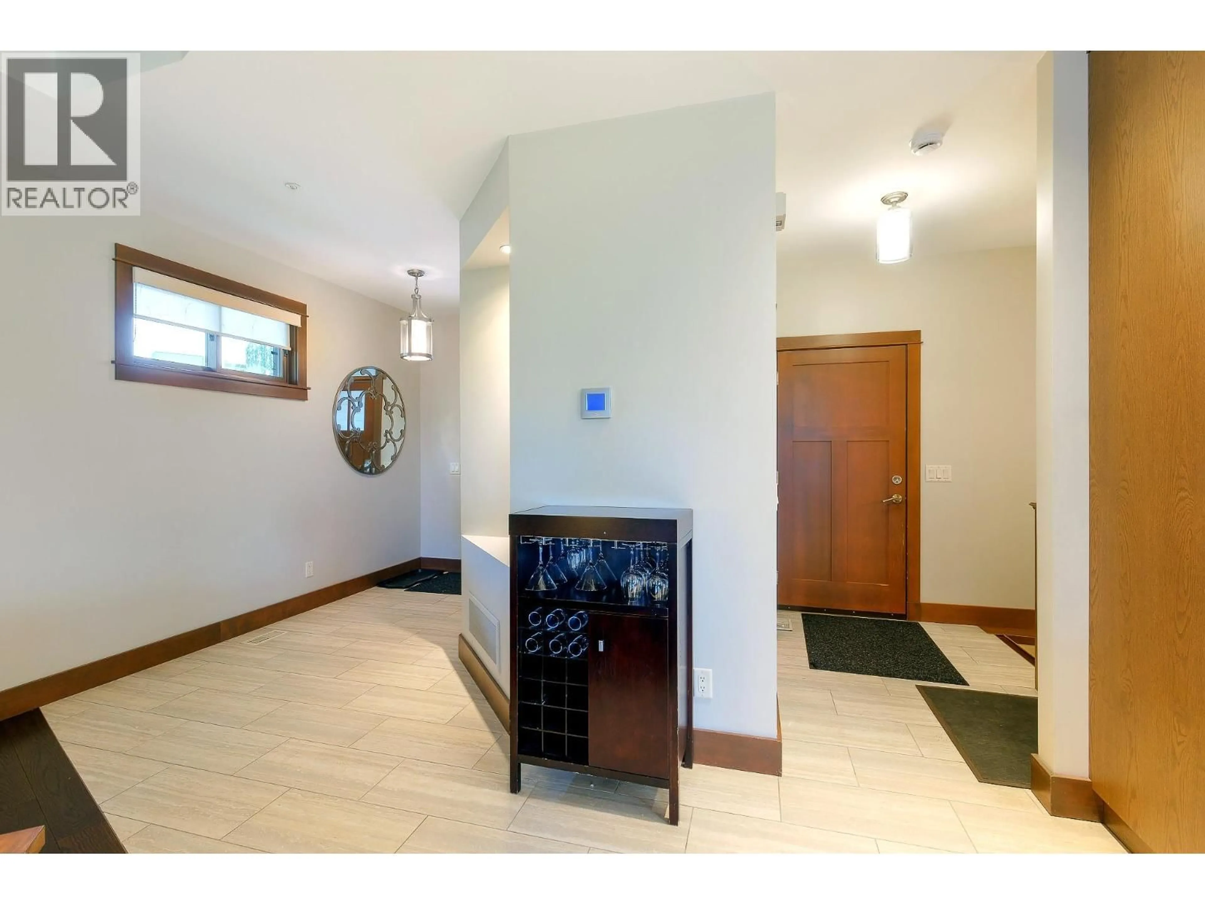 Indoor foyer for 2B - 101 DORMIE DRIVE, Vernon British Columbia V1H1Y6