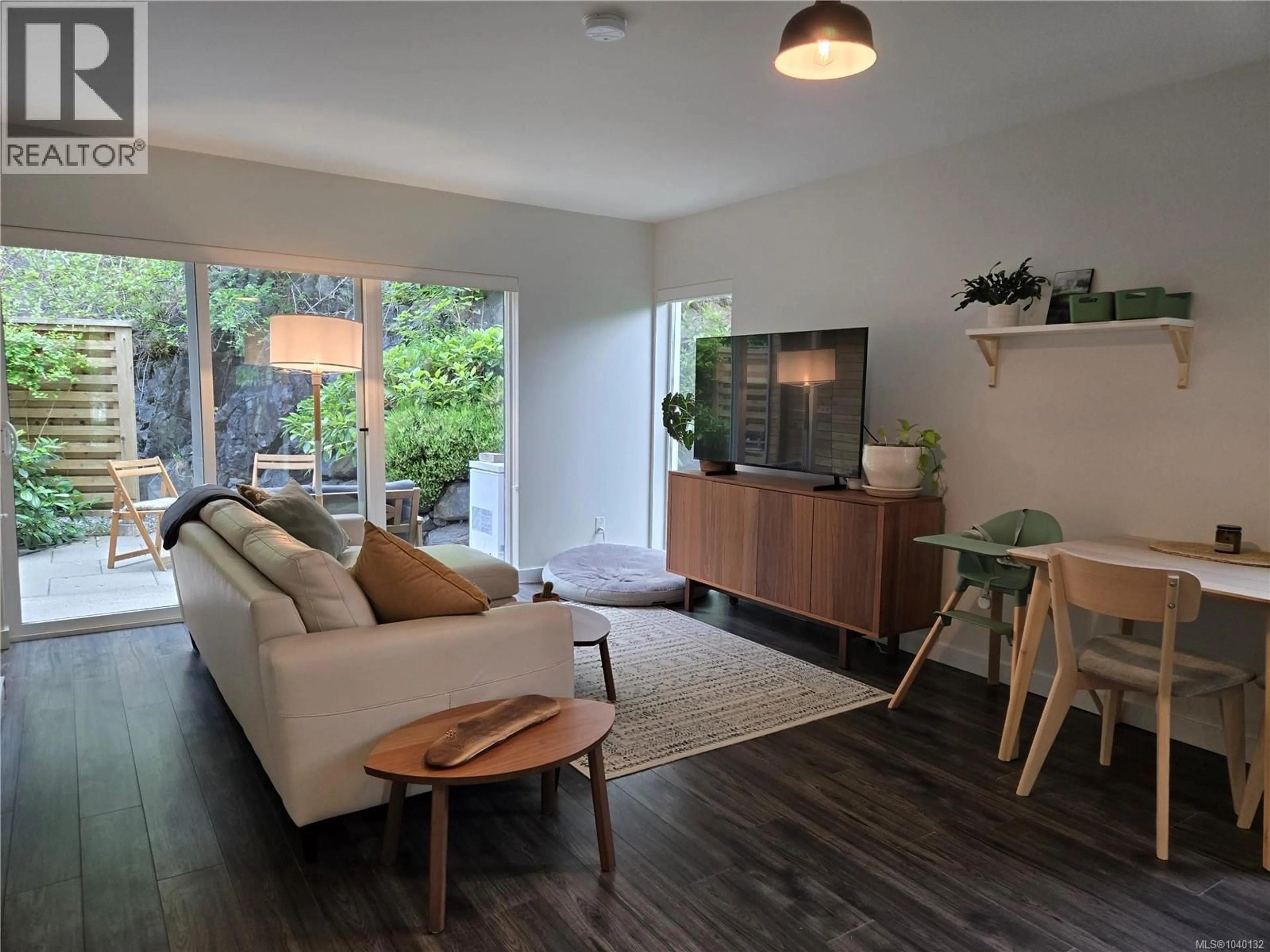Living room with furniture, wood/laminate floor for 122 - 605 GIBSON STREET, Tofino British Columbia V0R2Z0