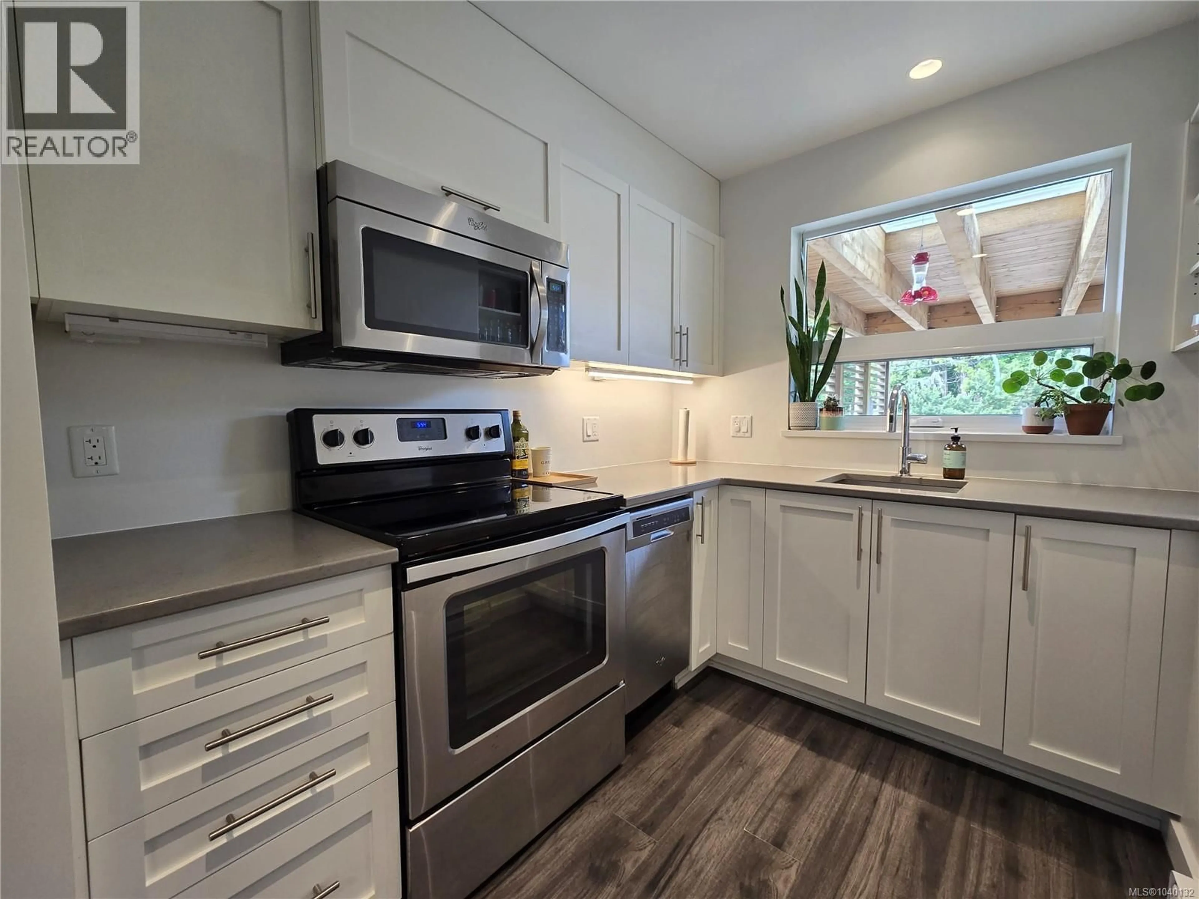 Open concept kitchen, unknown for 122 - 605 GIBSON STREET, Tofino British Columbia V0R2Z0