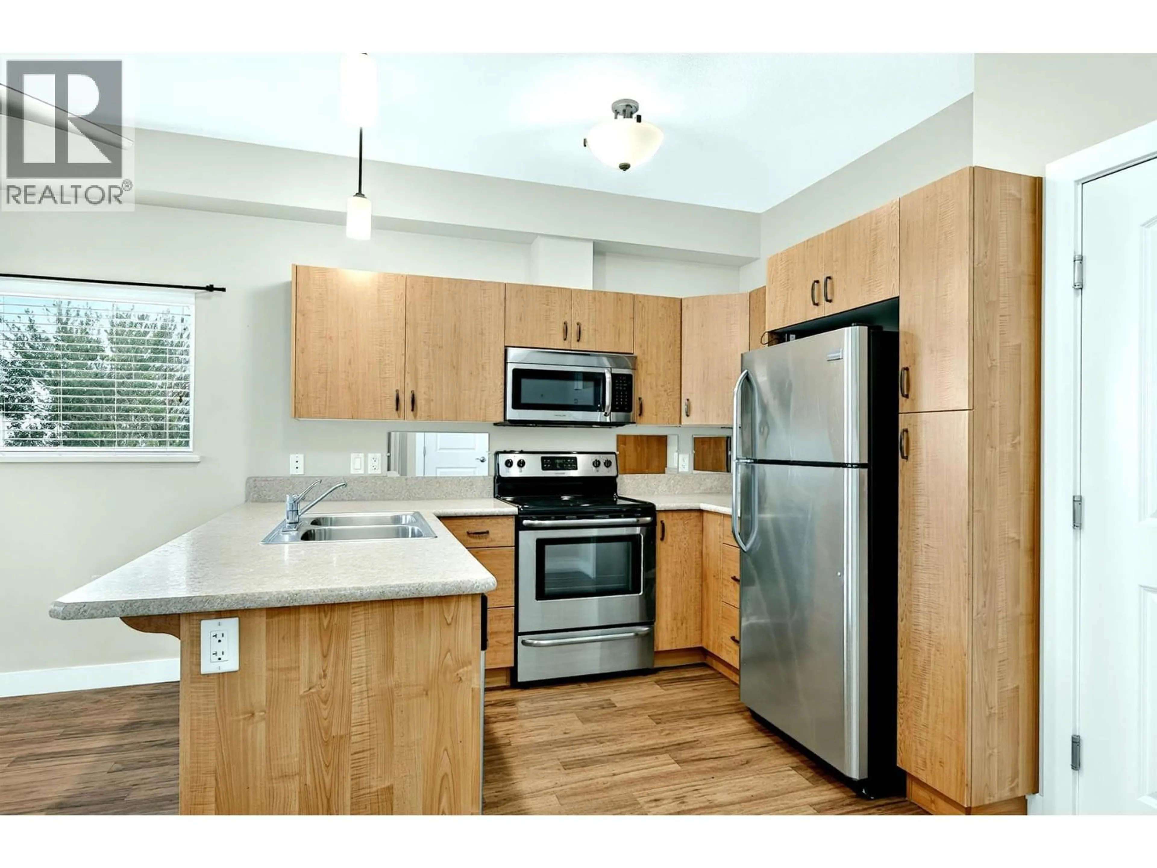 Standard kitchen, wood/laminate floor for 423 - 755 MAYFAIR STREET, Kamloops British Columbia V2B5L7