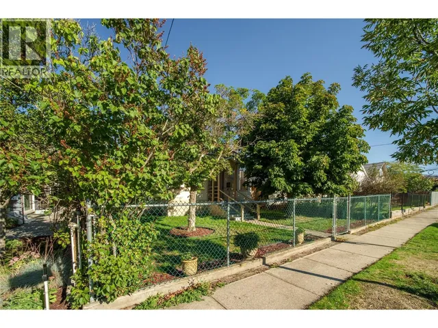 574 VAN HORNE STREET, Penticton 3