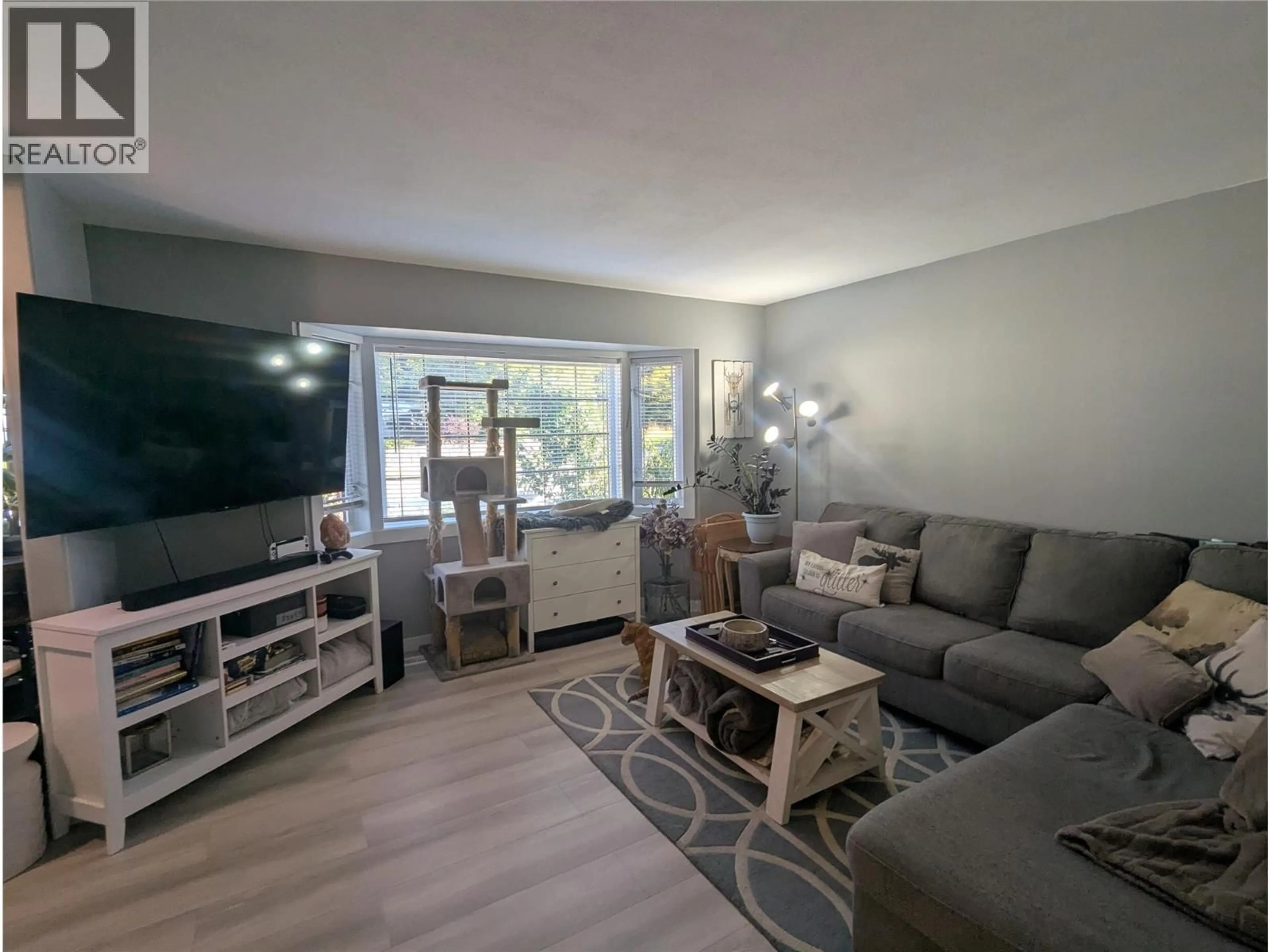 Living room with furniture, unknown for 1018 HILLSIDE AVENUE, Chase British Columbia V0E1M0