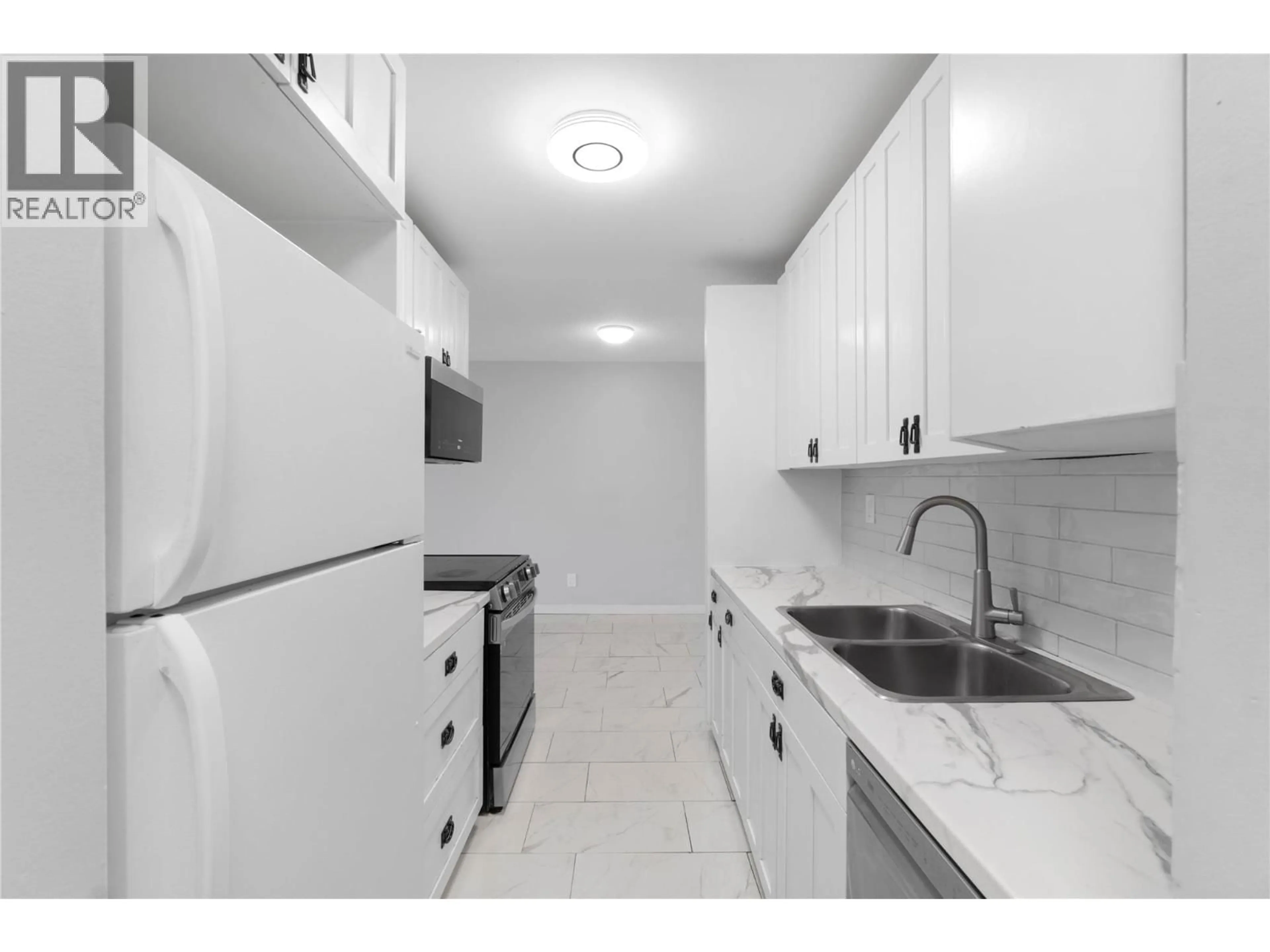 Standard kitchen, unknown for 6 - 1595 SUMMIT DRIVE, Kamloops British Columbia V2E1E9