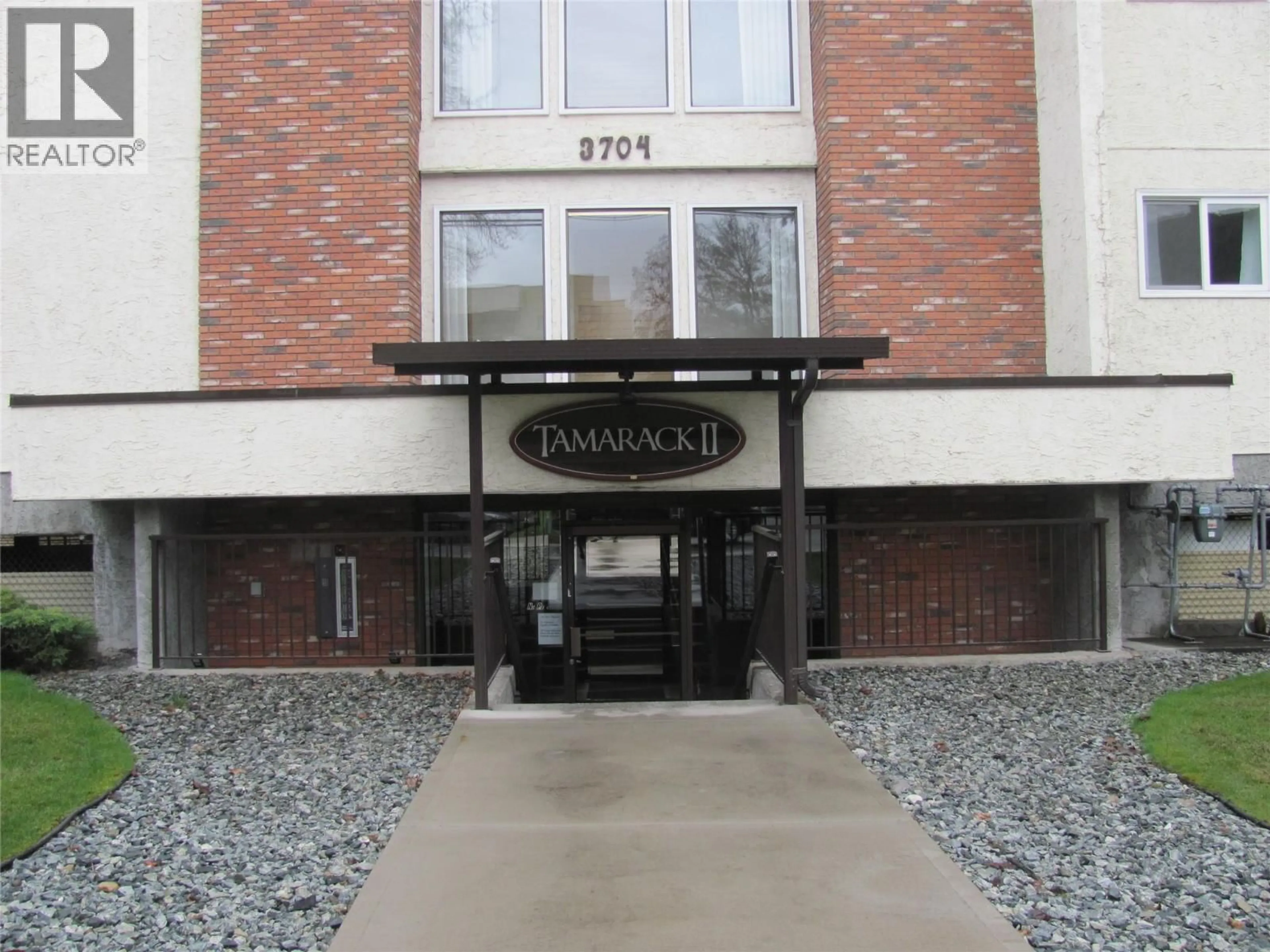 Indoor foyer for 333 - 3704 27 AVENUE, Vernon British Columbia V1T1S6