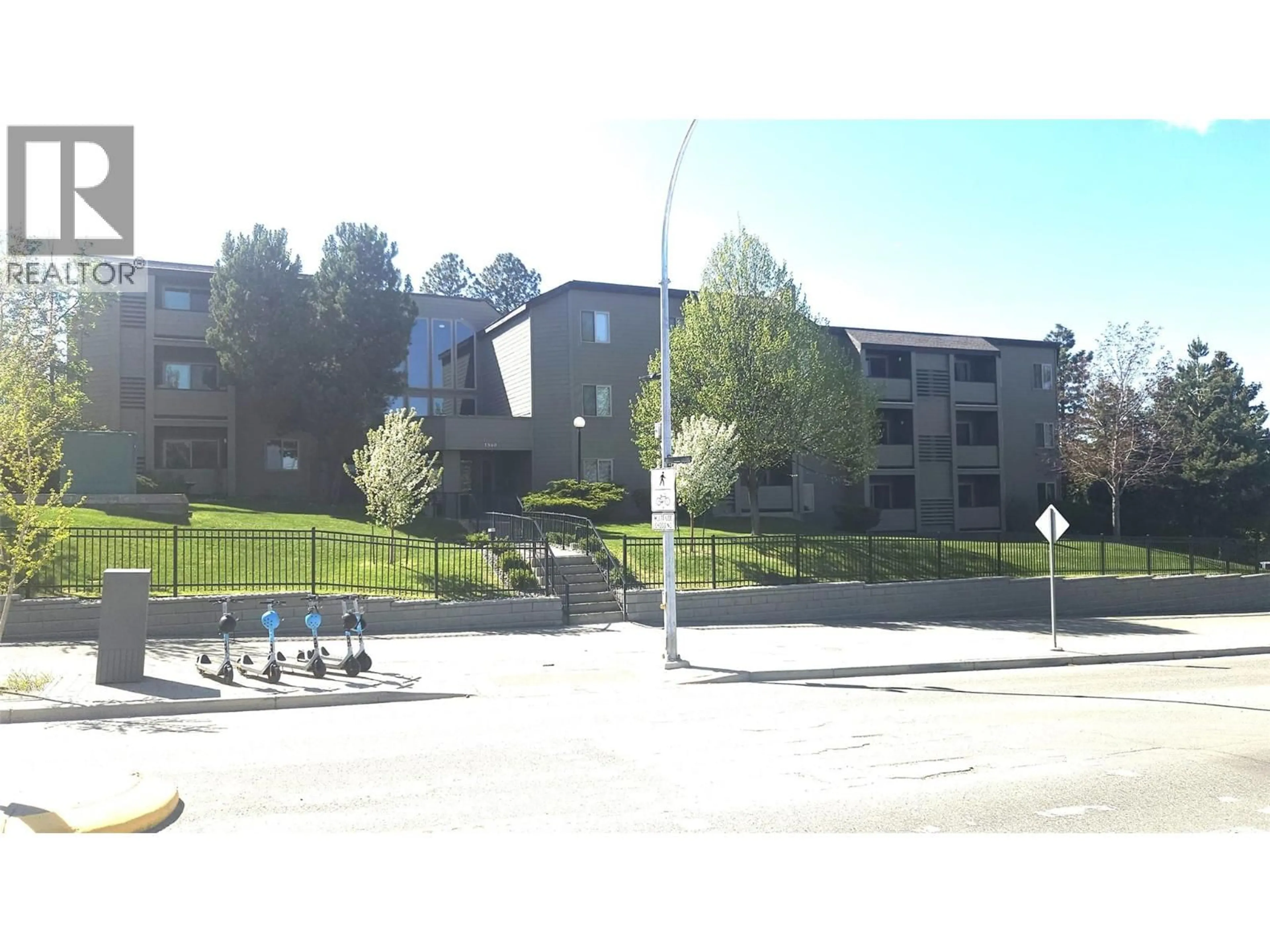 Blurry image for 335 - 1560 SUMMIT DRIVE, Kamloops British Columbia V2E1R5