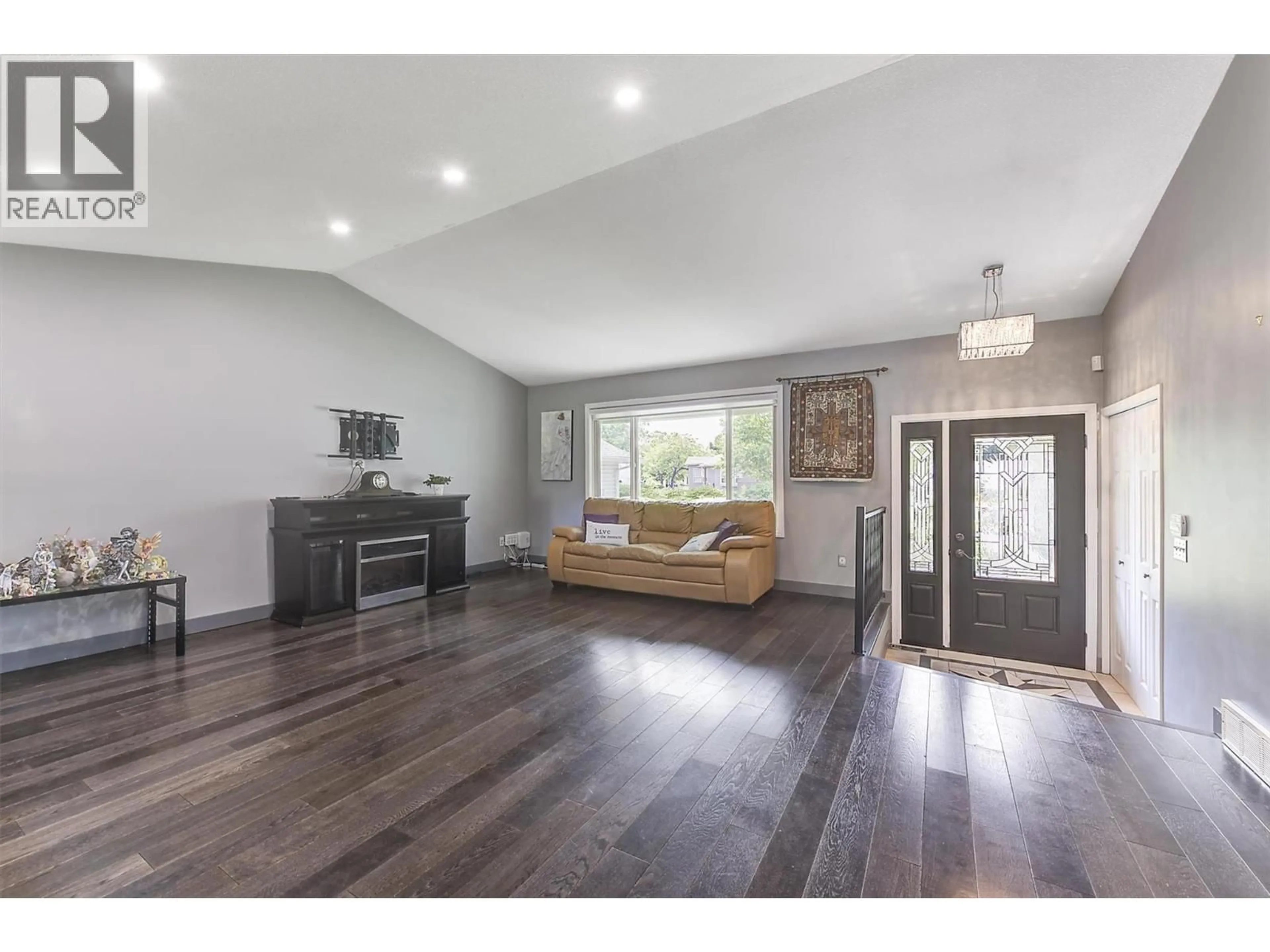 Unknown for 1852 CROSSGLEN COURT, Kelowna British Columbia V1V1S4