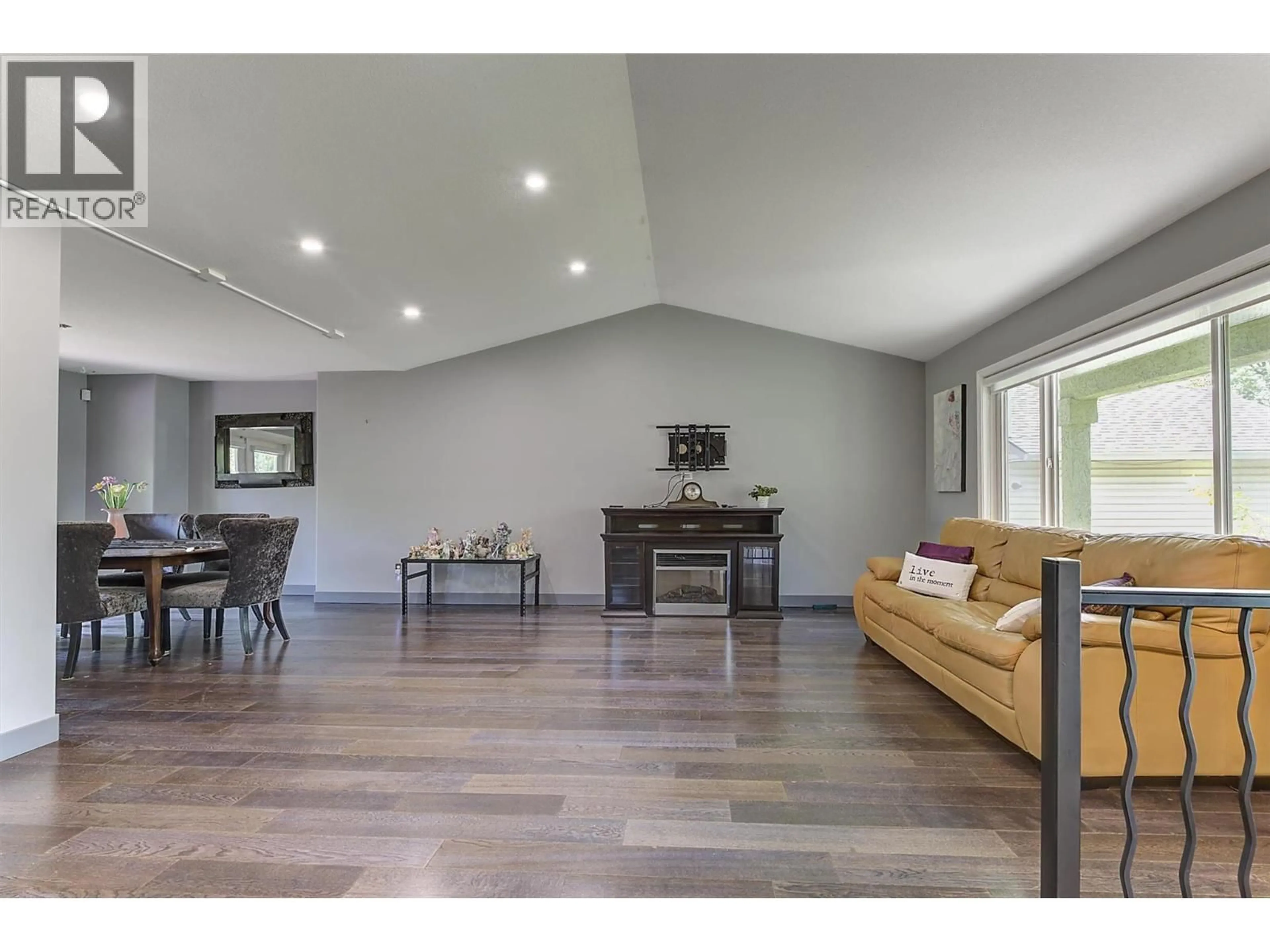 Unknown for 1852 CROSSGLEN COURT, Kelowna British Columbia V1V1S4