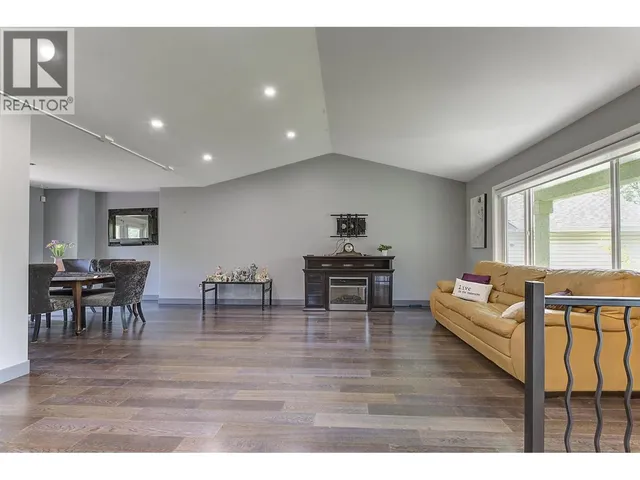 1852 CROSSGLEN COURT, Kelowna 2
