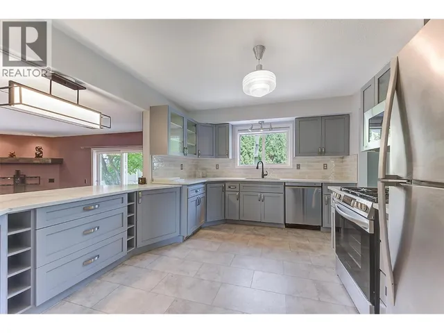 1852 CROSSGLEN COURT, Kelowna 4