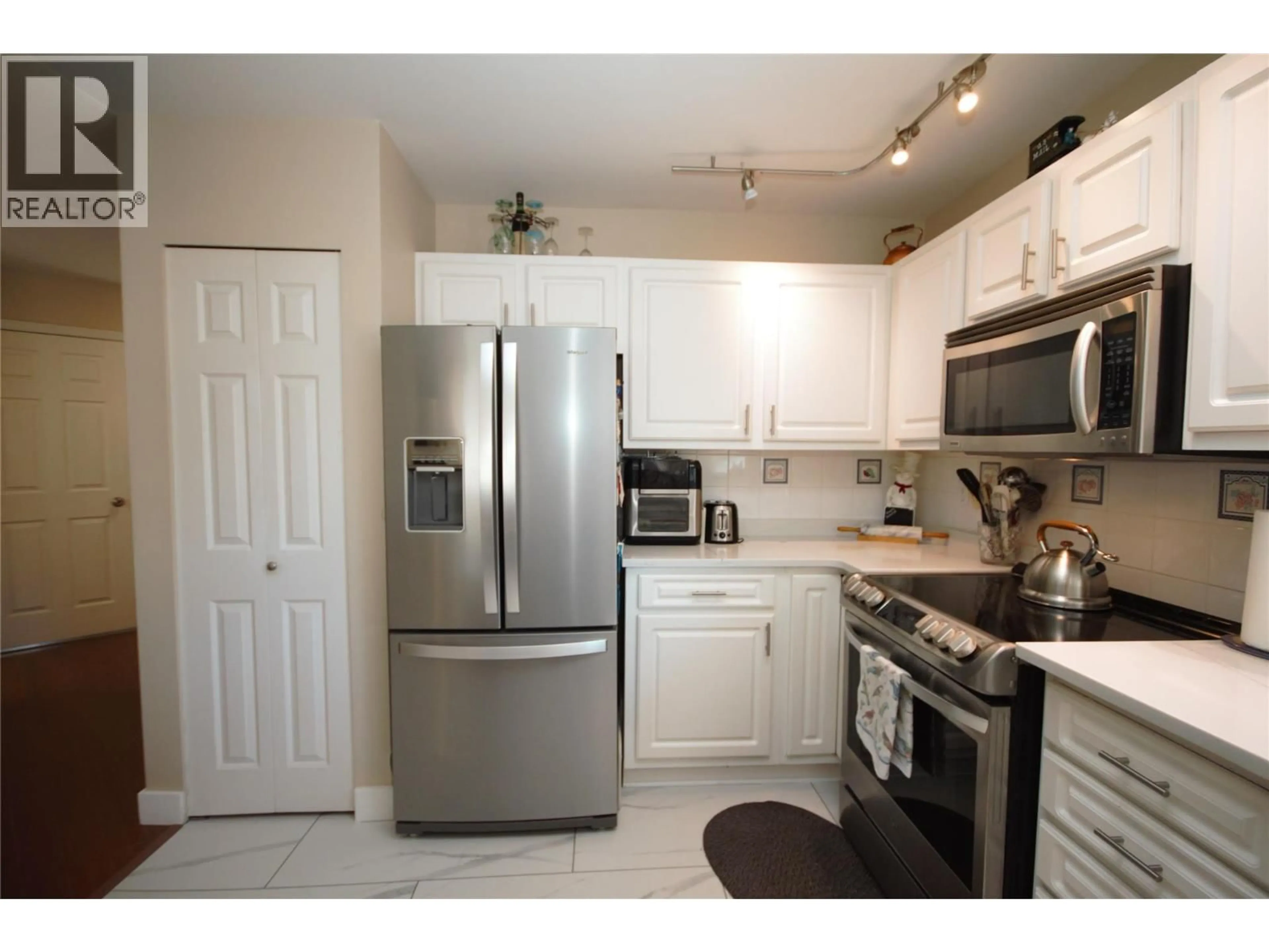 Standard kitchen, unknown for 14 - 6446 MEADOWS DRIVE, Oliver British Columbia V0H1T3