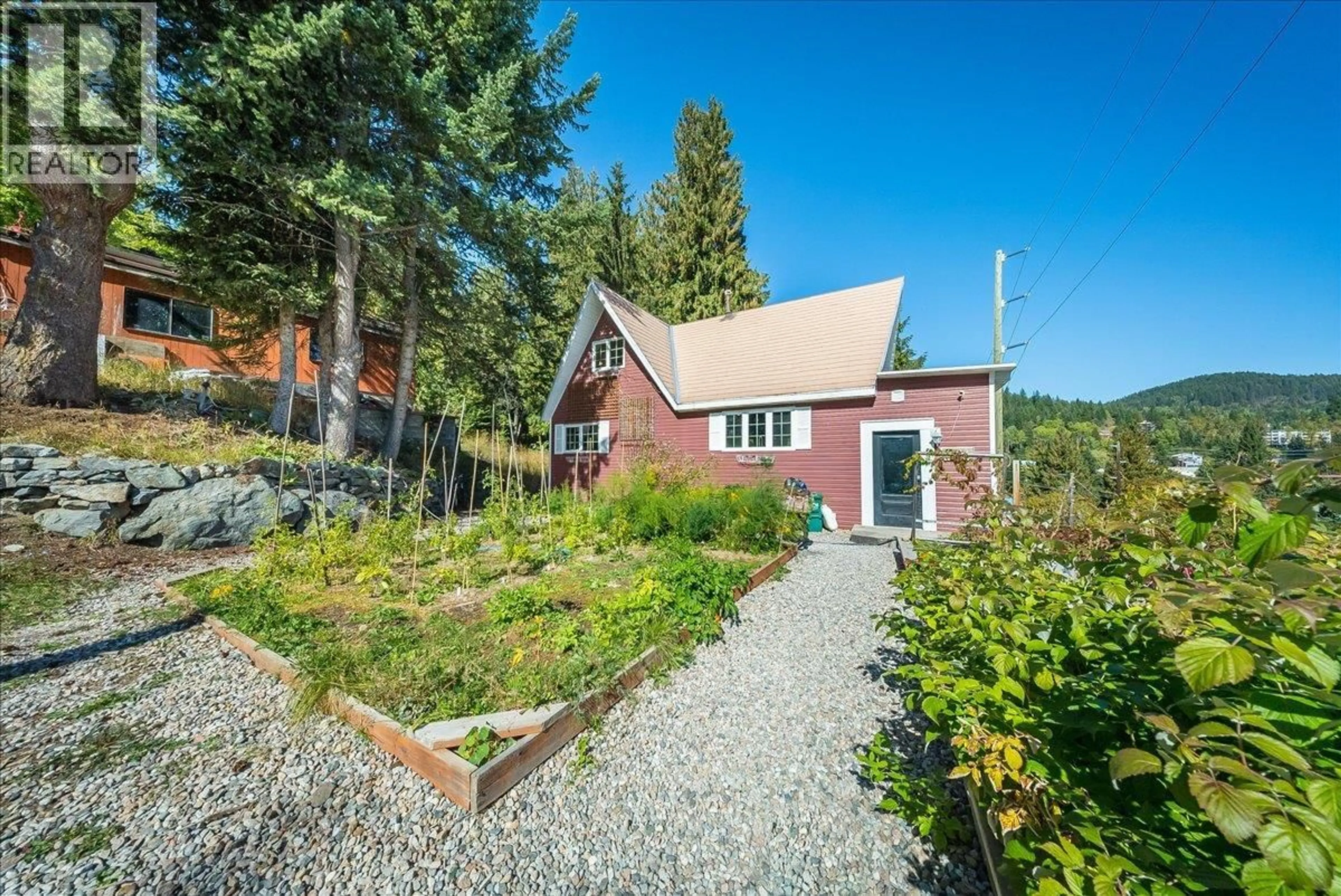 A pic from outside/outdoor area/front of a property/back of a property/a pic from drone, unknown for 1398 VICTORIA AVENUE, Rossland British Columbia V0G1Y0
