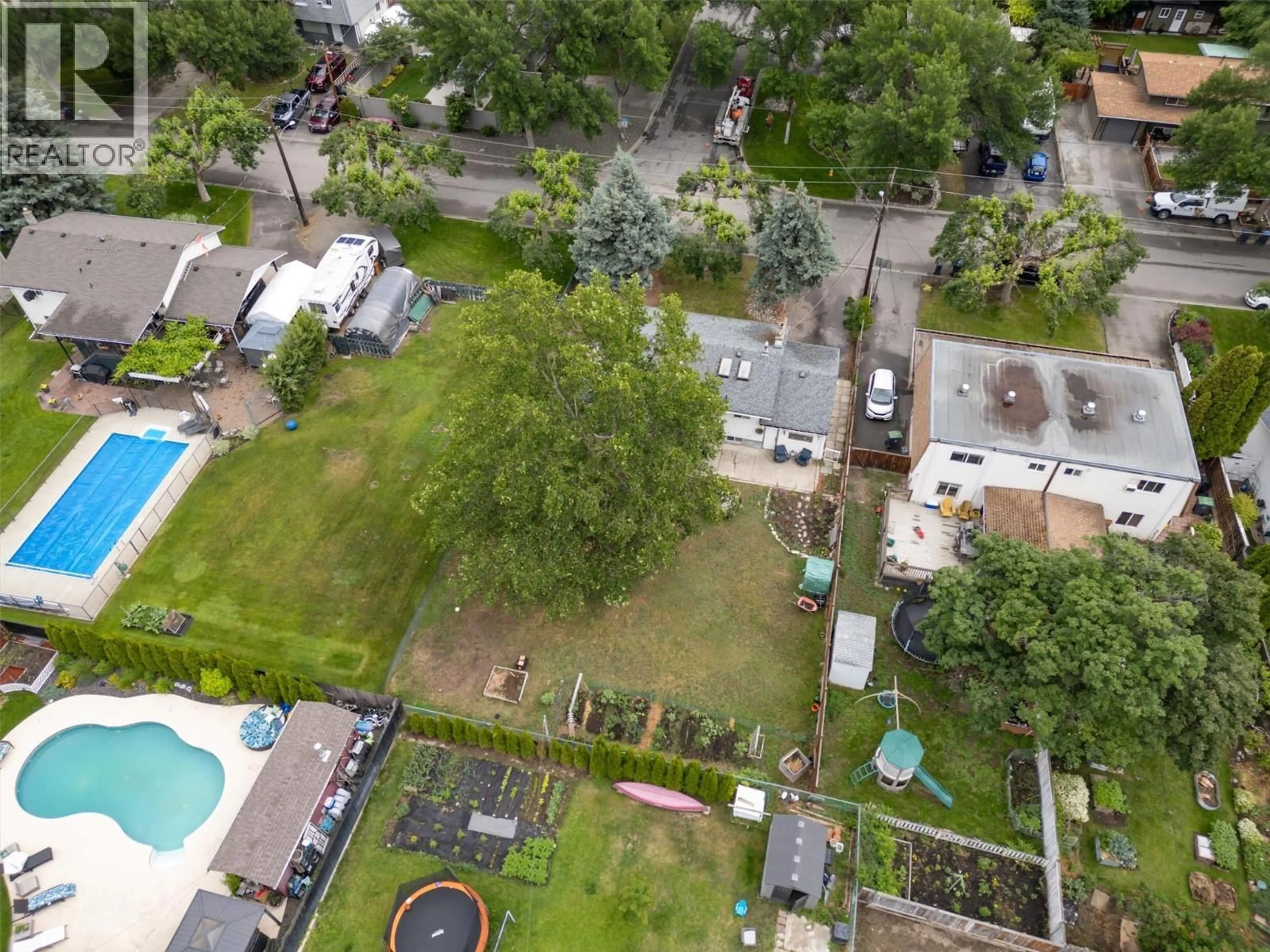 A pic from outside/outdoor area/front of a property/back of a property/a pic from drone, city buildings view from balcony for 830 MITCHELL ROAD, Kelowna British Columbia V1X3W5