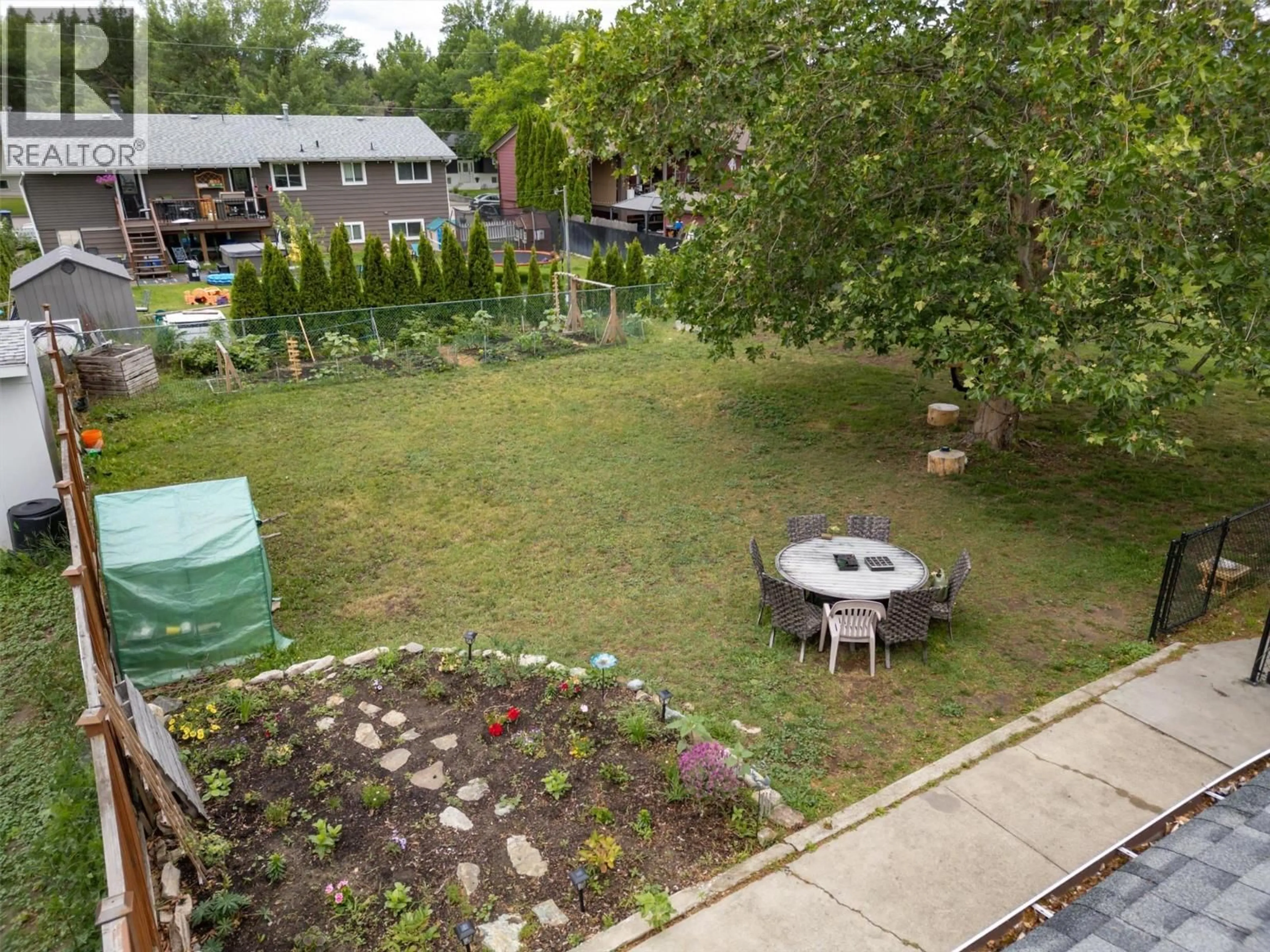 A pic from outside/outdoor area/front of a property/back of a property/a pic from drone, street for 830 MITCHELL ROAD, Kelowna British Columbia V1X3W5