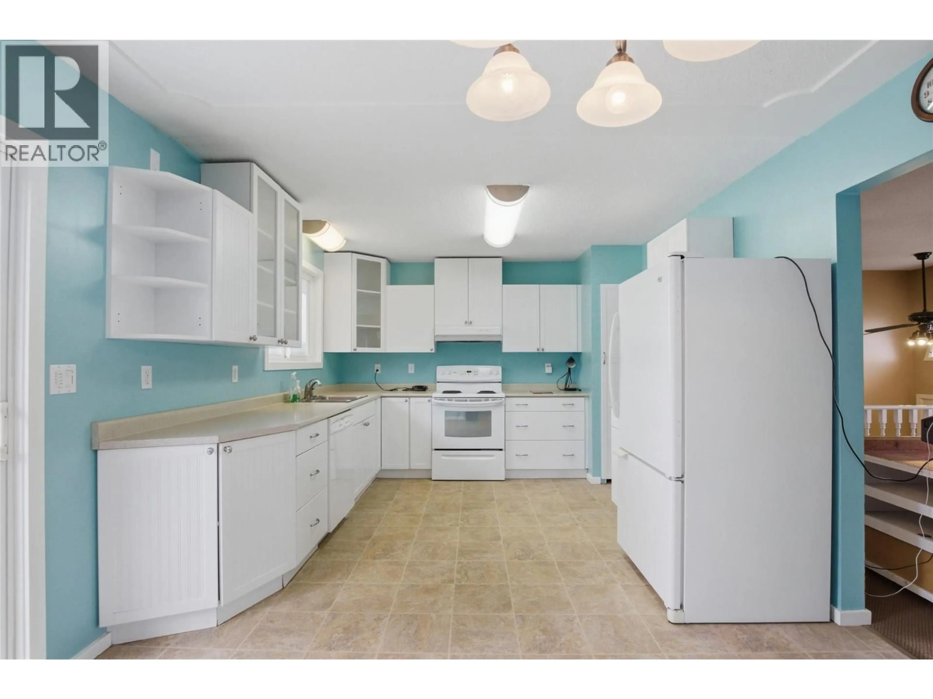 Standard kitchen, ceramic/tile floor for 1542 MT DUFFERIN CRESCENT, Kamloops British Columbia V2E1C2