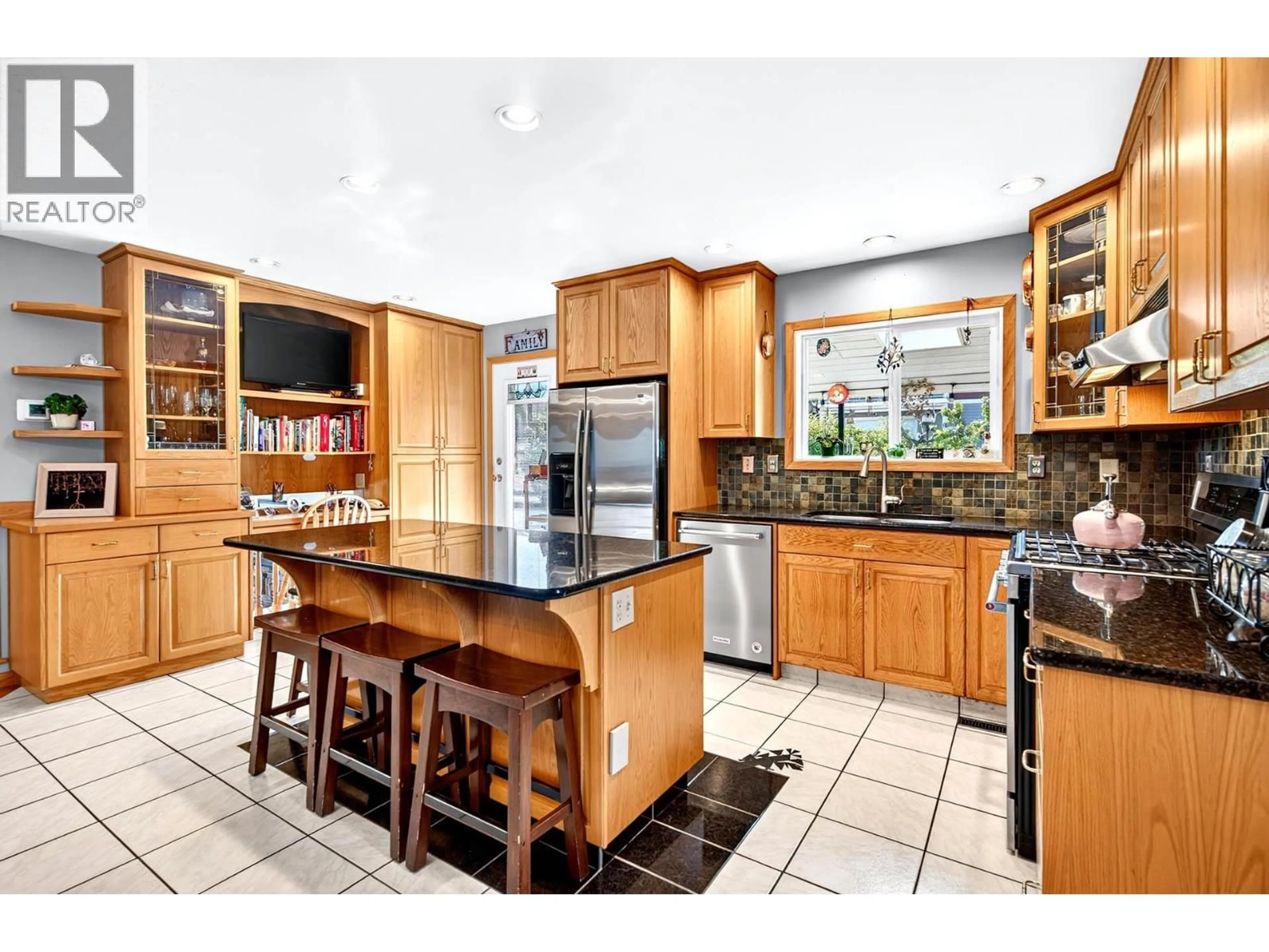 Open concept kitchen, ceramic/tile floor for 615 DOMINION STREET, Kamloops British Columbia V2C2X6