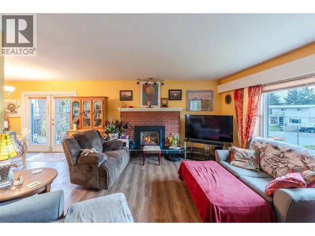 902 MACCLEAVE AVENUE, Penticton 2