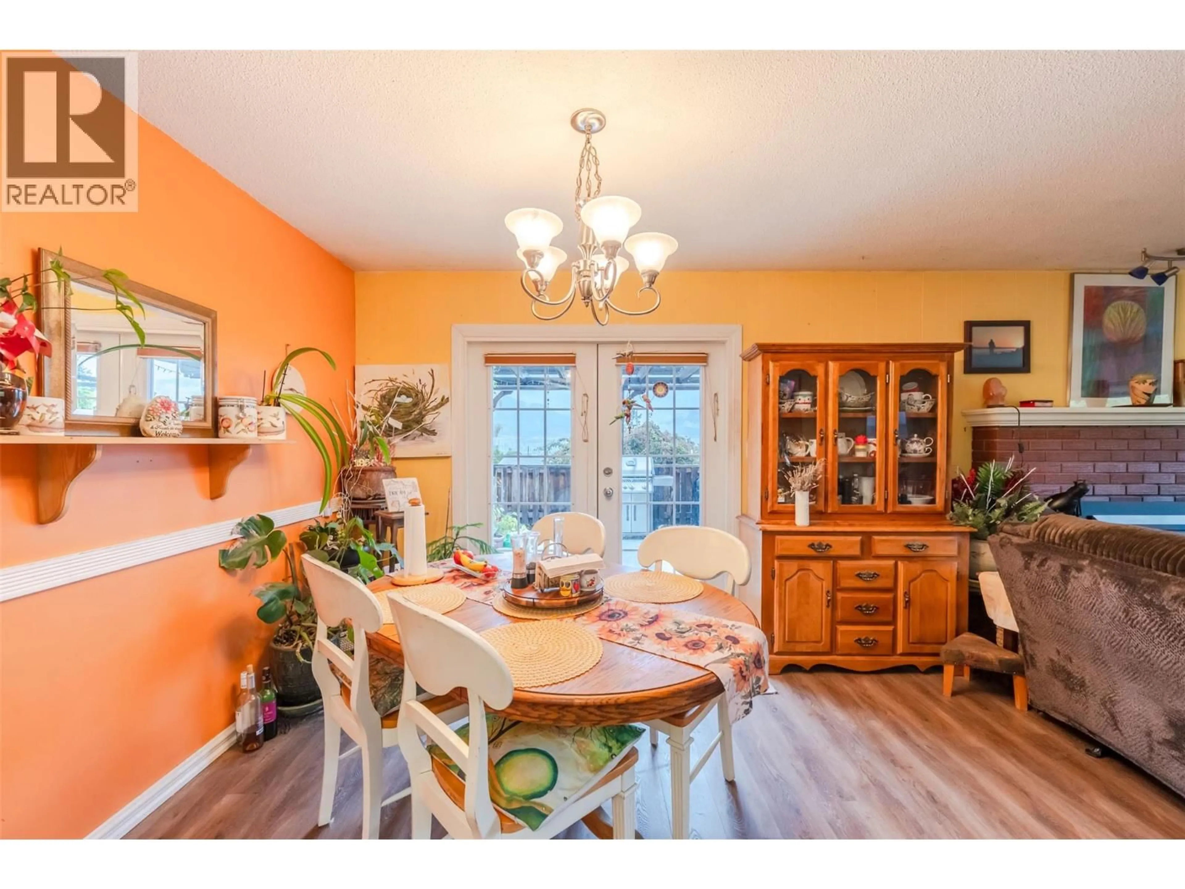 Dining room, wood/laminate floor for 902 MACCLEAVE AVENUE, Penticton British Columbia V2A3C5