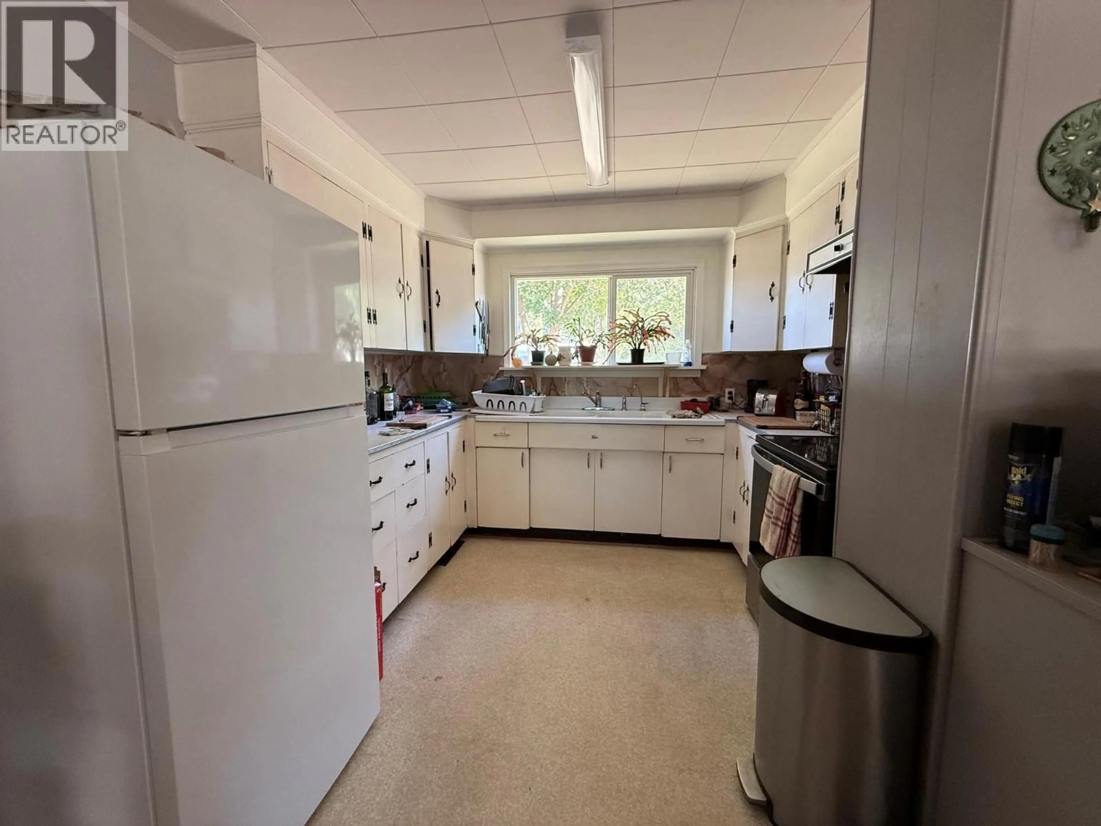 Standard kitchen, unknown for 4562 BARRIERE TOWN ROAD, Barriere British Columbia V0E1E0