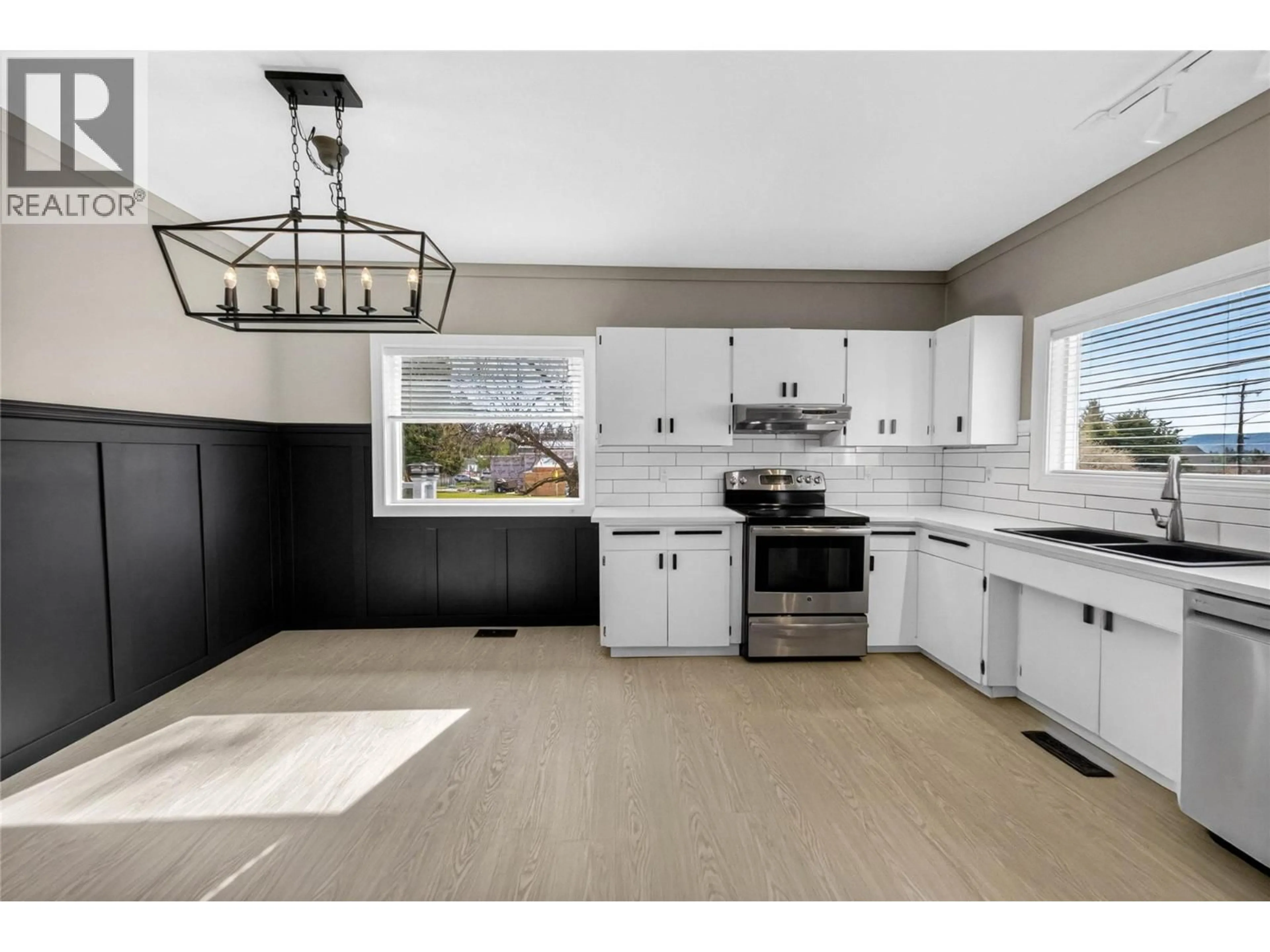 Open concept kitchen, ceramic/tile floor for 311 307TH AVENUE, Kimberley British Columbia V1A3G8