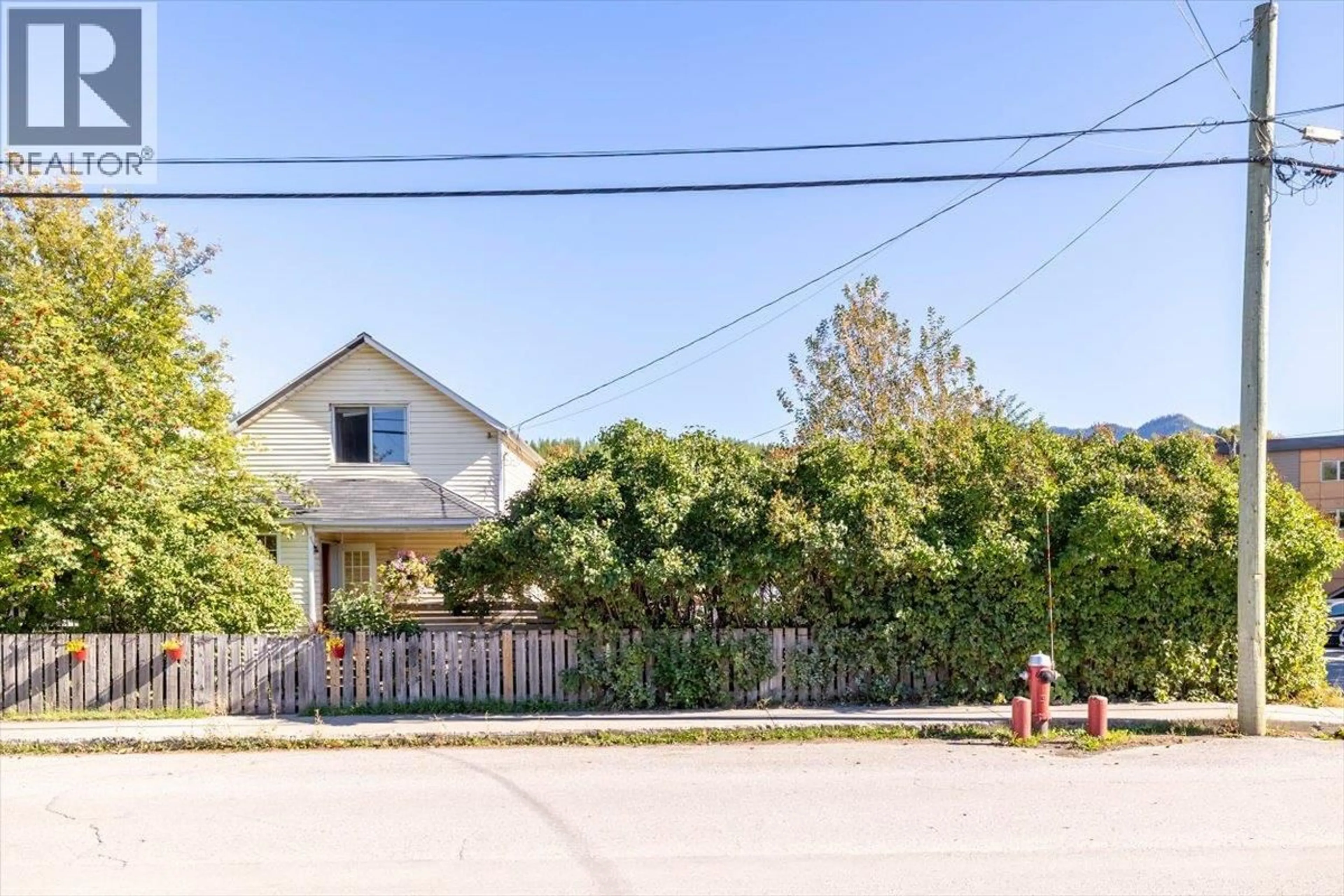 A pic from outside/outdoor area/front of a property/back of a property/a pic from drone, street for 1112 2ND AVENUE, Fernie British Columbia V0B1M0