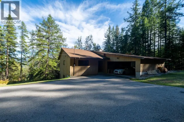 807 SPOKANE STREET, Rossland 3