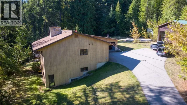807 SPOKANE STREET, Rossland 4
