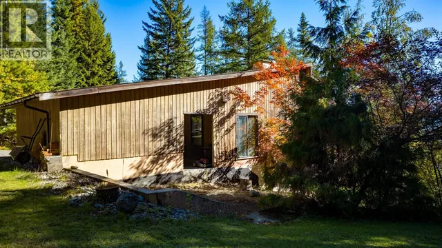807 SPOKANE STREET, Rossland 5